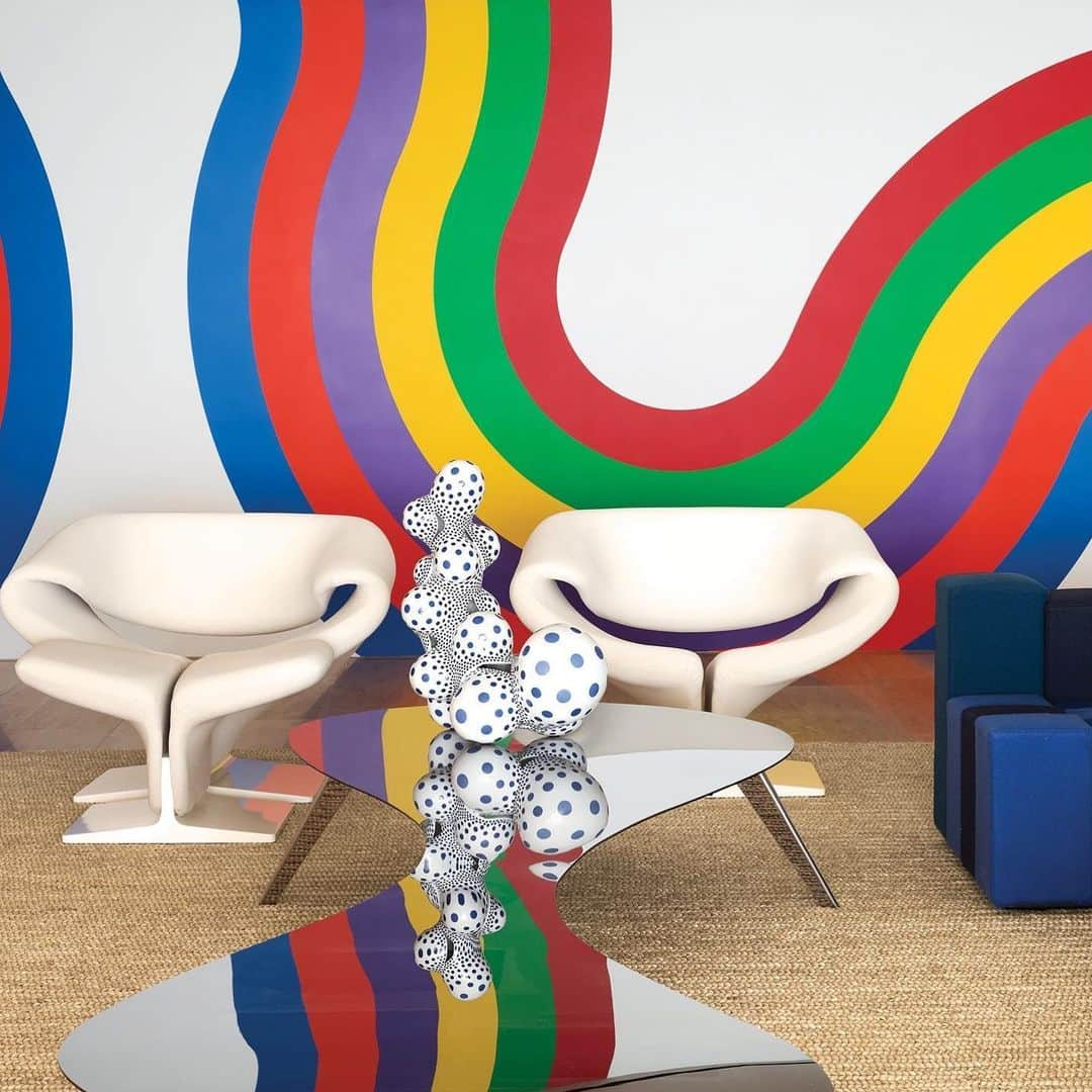 ELLE DECORさんのインスタグラム写真 - (ELLE DECORInstagram)「A rainbow mural by Sol LeWitt snakes through the 50-foot-long entryway of this energetic @delphinereedkrakoff-designed Miami penthouse, located in the city’s legendary Surf Club. “I knew the space needed something really strong,” Krakoff says. Click the link in our bio for the full tour. Photography by @thefacinator」5月8日 2時49分 - elledecor