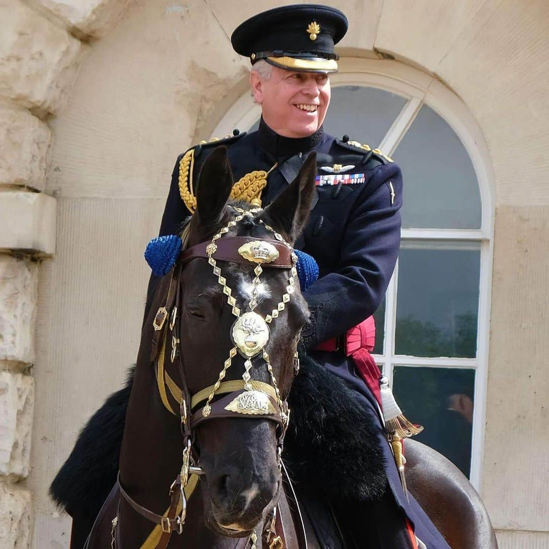 ロイヤル・ファミリーさんのインスタグラム写真 - (ロイヤル・ファミリーInstagram)「@hrhthedukeofyork Duke of York joins the Trooping the Colour preparations during the Changing of The Queen’s Life Guard at Horse Guards Parade this morning. HRH’s horse, Darby, was getting acclimatised to the sights and sounds ahead of Trooping the Colour in June. As Colonel of the Grenadier Guards, who this year will ‘Troop’ their Colour at The Queen’s Birthday Parade, The Duke will take the salute at the Colonel’s Review - which is the second rehearsal for Trooping the Colour.」5月8日 2時55分 - theroyalfamily