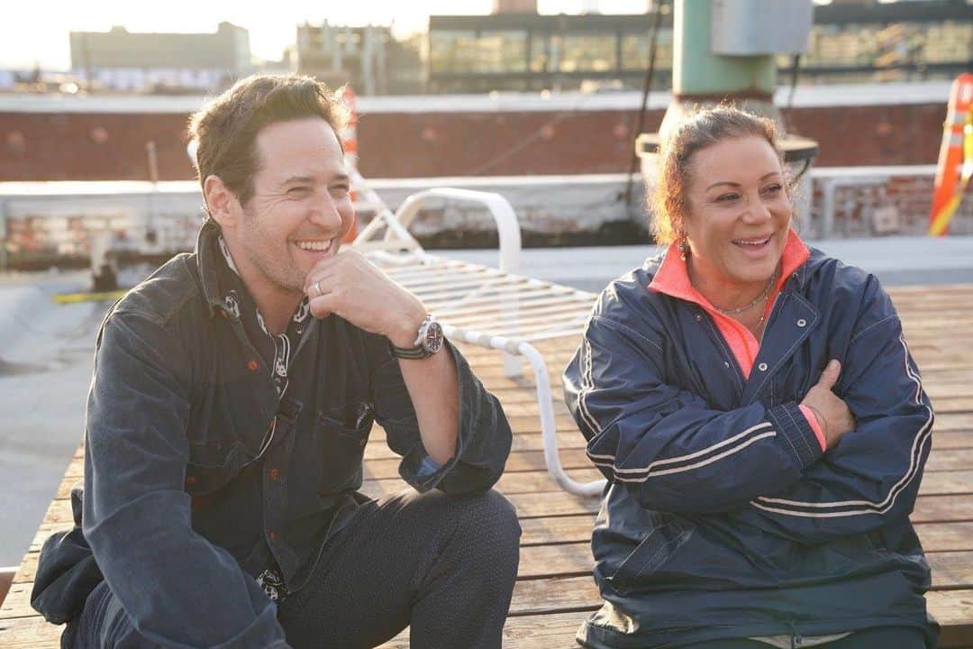 ロブ・モローのインスタグラム：「The second ep of #GamesPeoplePlay that I directed airs tonight @bet 9/8c! The best part of this gig was working with my sister #CarrieMorrow one of the great producers #2Morrow’sStudios @gamespeopleplaybet」