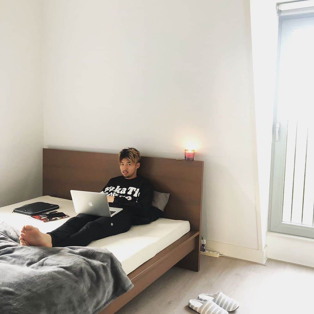 中山雄太さんのインスタグラム写真 - (中山雄太Instagram)「How to spend day off  I often spend on my bed and watch some movies. I'm hooked in aroma candle Recently. What is everyone's favorite it? If you have it, I want you to recommend me it.  #asics #Onitsukatiger #西川AirMattress」5月8日 3時18分 - y_5_nakayama