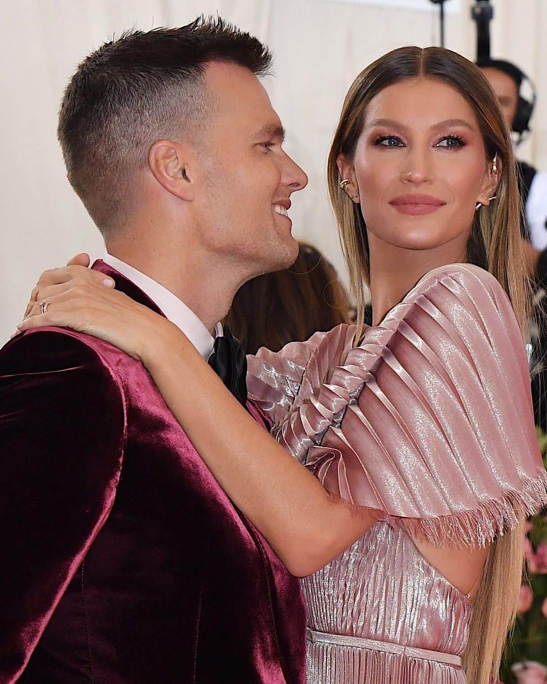 Hung Vanngoさんのインスタグラム写真 - (Hung VanngoInstagram)「@gisele last night for #MetGala2019 ❤️❤️✨💫⚡️. 👗 @evetsanchez 💇 @harryjoshprotools 💅🏻 @deborahlippmann 💄 @hungvanngo」5月8日 3時28分 - hungvanngo