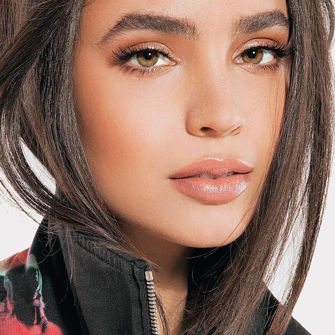 ソフィア・カーソンさんのインスタグラム写真 - (ソフィア・カーソンInstagram)「“and in your eyes, my rainbow colored sky” @cosmopolitan」5月8日 3時20分 - sofiacarson