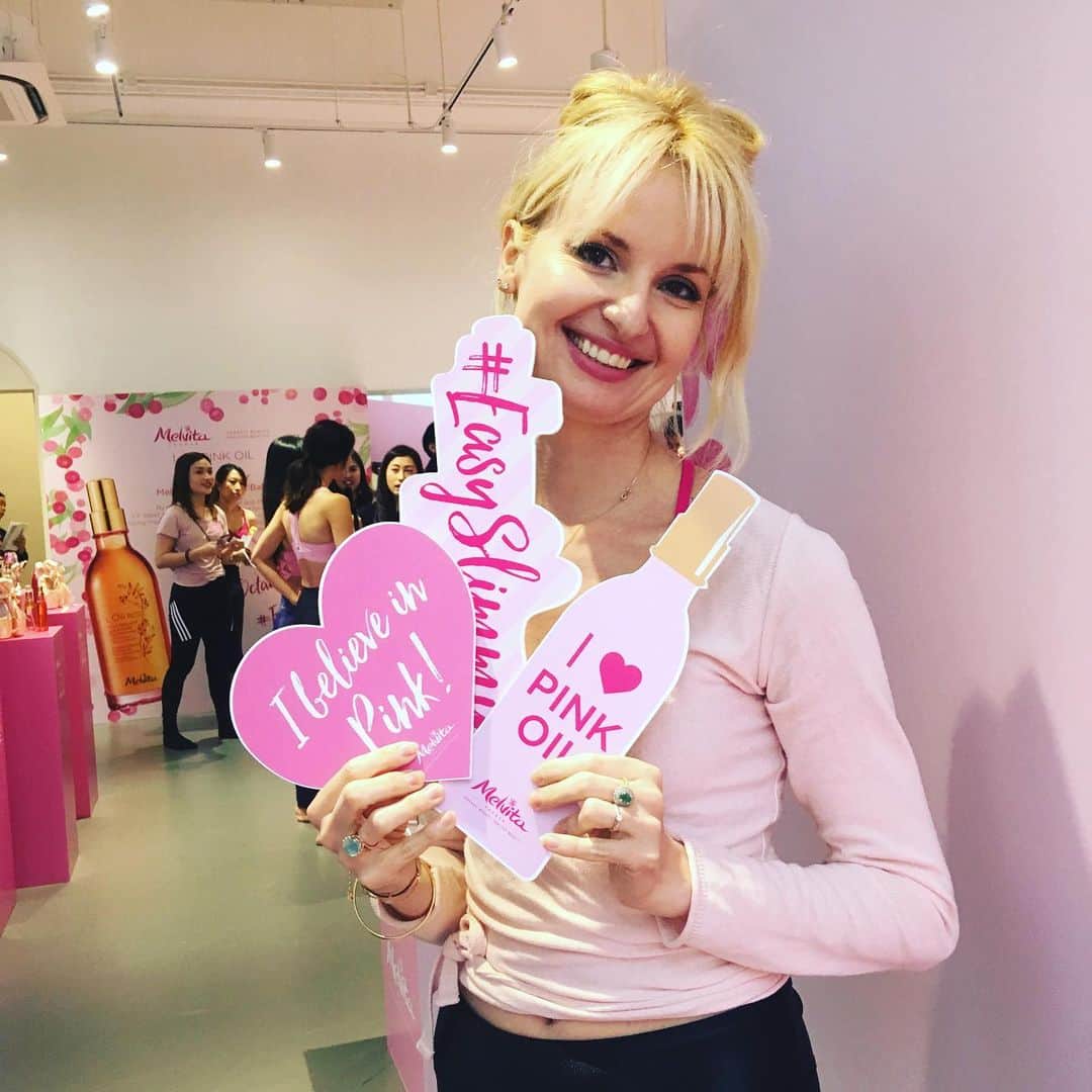 Melvita Officialのインスタグラム：「#pr #event #orrose #huilefermeté #fitballet @octavieescure @melvitaofficial」