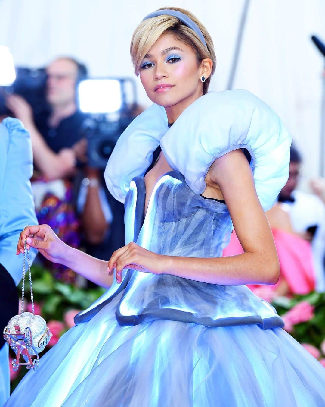 British Vogueさんのインスタグラム写真 - (British VogueInstagram)「From family photo ops and couple goals, to a fairytale showstopper where #Zendaya transformed into a real-life Cinderella with her very own fairy godmother, click the link in bio on the 11 defining moments from the 2019 #MetGala. #MetCamp」5月7日 18時31分 - britishvogue