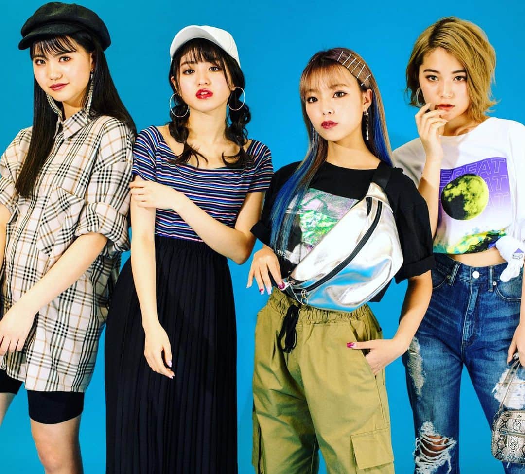 Popteenさんのインスタグラム写真 - (PopteenInstagram)「暑い日が増えそうなこの時期は、どうせ買うなら夏まで使える服がいいよね😎☀️今月号のPOPではティーンズの大好きブランドのいま買って夏まで使える服も紹介してるよ💓参考にしてね😊✨ #Popteen #ポップティーン #6月号 #ほのばび #きょうきょう #のんのん #ゆあてぃー」5月7日 18時33分 - popteen_official