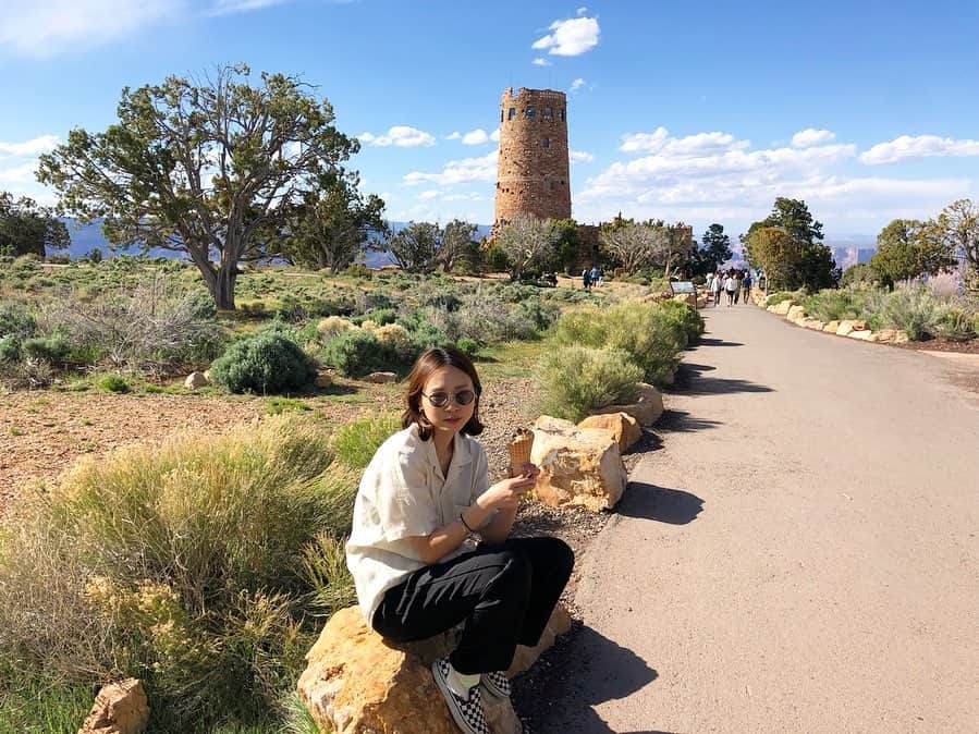 野尻美穂のインスタグラム：「2度目のグランドキャニオン。 違うポイントからの眺めも最高でした😭🧡 しかもここで食べたアイスが忘れられないほど美味しかった🥺（絶対甘い🤔と思ってたら全然甘くないやつで感動） #miho_LA #grandcanyon  #icecream」