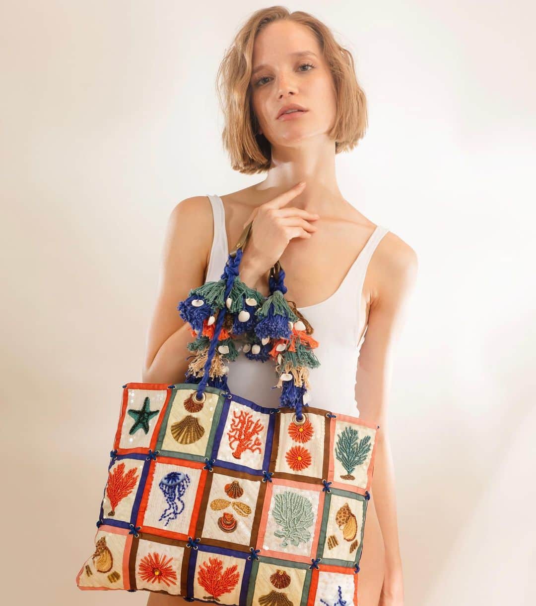 のインスタグラム：「Your perfect beach-to-city cotton bag with real sea shells and hand embroidered with sea creatures design #jaminpuech #fashion #style #summer #bag」