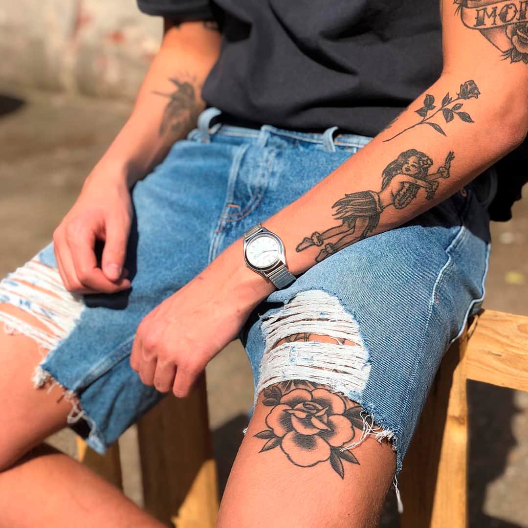 ジャック&ジョーンズさんのインスタグラム写真 - (ジャック&ジョーンズInstagram)「Rip your ripped jeans in half to celebrate #TattooTuesday. Or invest in a pair of shorts for a less manly approach. @jackandjones_silkeborg #regram #jackandjones #brothersofdenim」5月7日 18時48分 - jackandjones