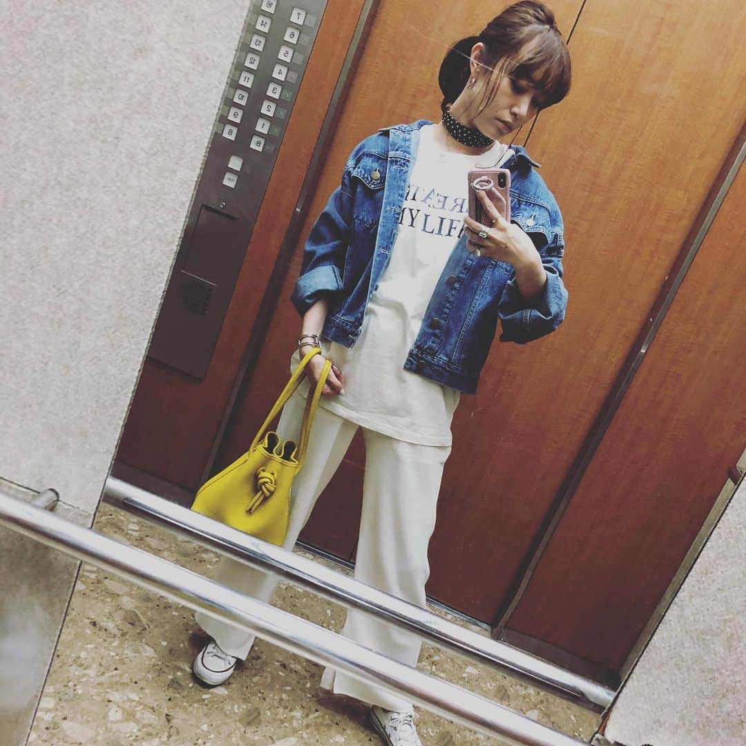 のインスタグラム：「サーマルパンツやリブパンツは一度はくとお腹も楽だしもう逃げれないな。 黒もグレーも白も常備。  #サーマルパンツ #スカーフコーデ  #スカーフアレンジ  #vasic  #マタニティコーデ  #マタニティーコーデ  #ベビしょこりん  #令和ベイビー  #マタニティーライフ  #妊婦  #妊婦生活 #妊婦コーデ #ぷんにー #プレママ  #プレママさんと繋がりたい」