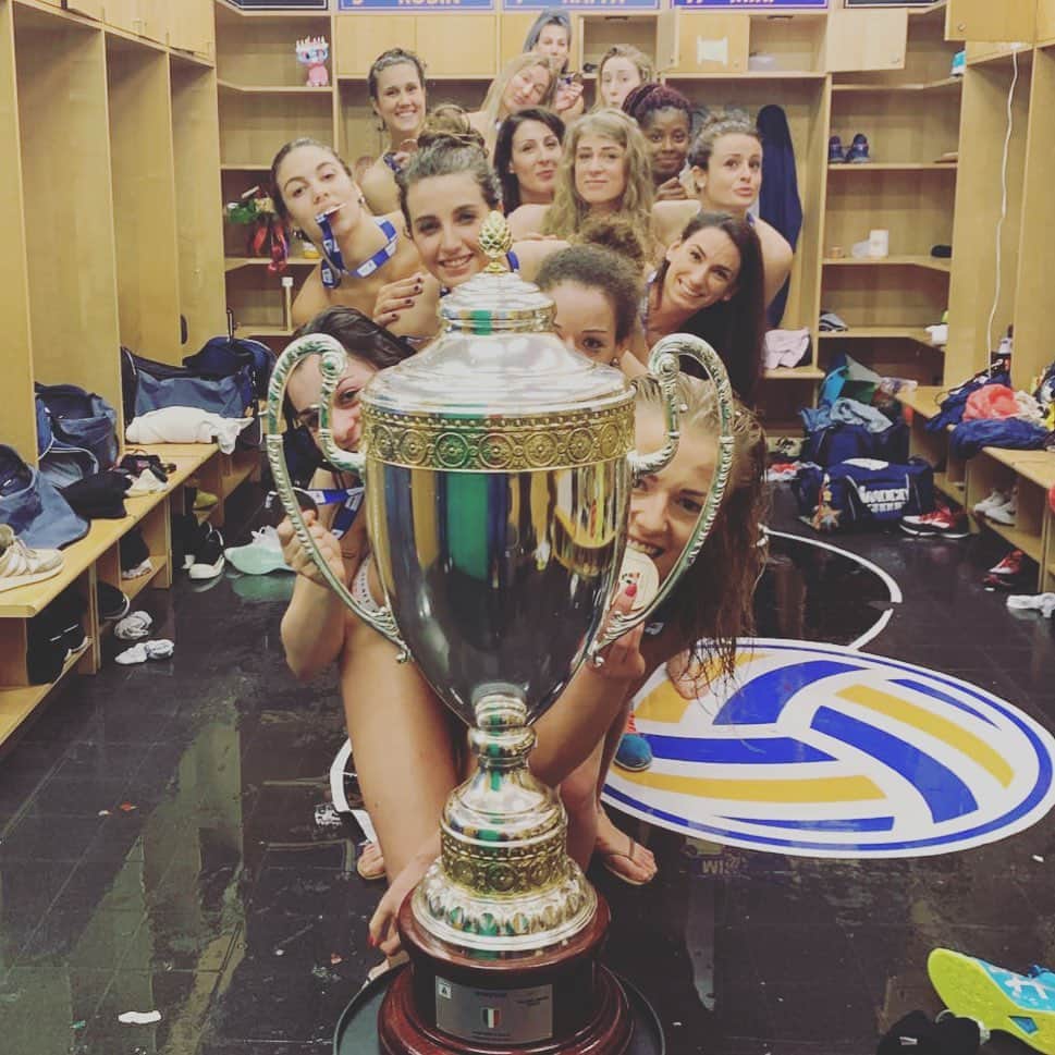 のインスタグラム：「In case anyone was wondering what we did last night, we WON THE ITALIAN CHAMPIONSHIP!!!!」