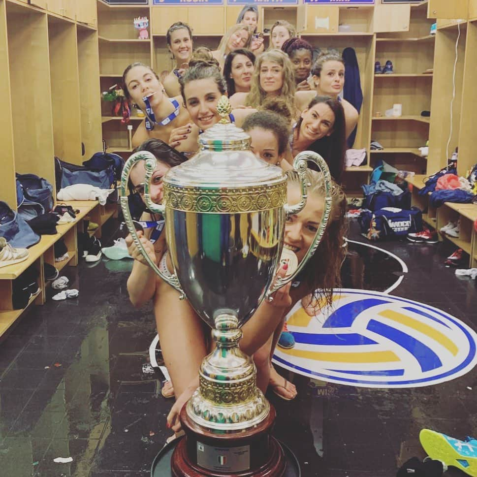 キンバリー・ヒルのインスタグラム：「In case anyone was wondering what we did last night, we WON THE ITALIAN CHAMPIONSHIP!!!!」