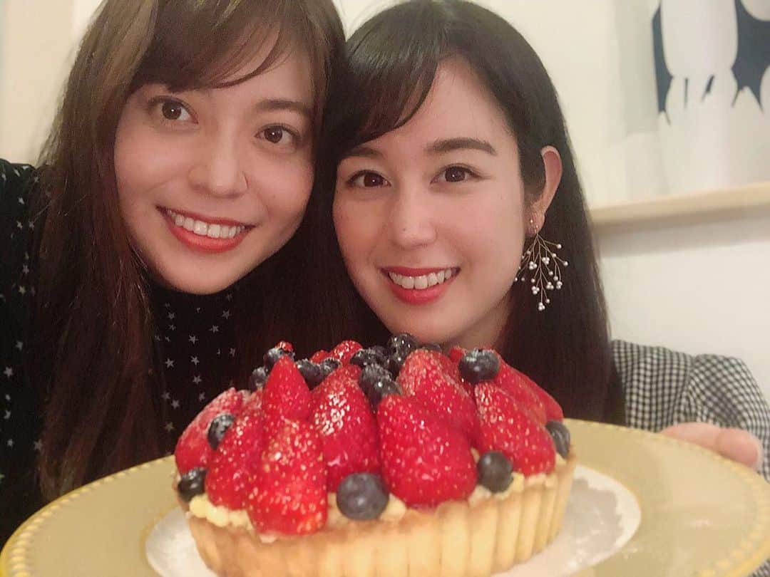 のインスタグラム：「. #GW の一コマ☺️ 同期の森アナと ベリータルトをつくりました🍓  さぁ、#仕事再開 ですね！ 一緒に頑張りましょう🙌 . . #東海テレビ #アナウンサー #森夏美 #宮武紗里」