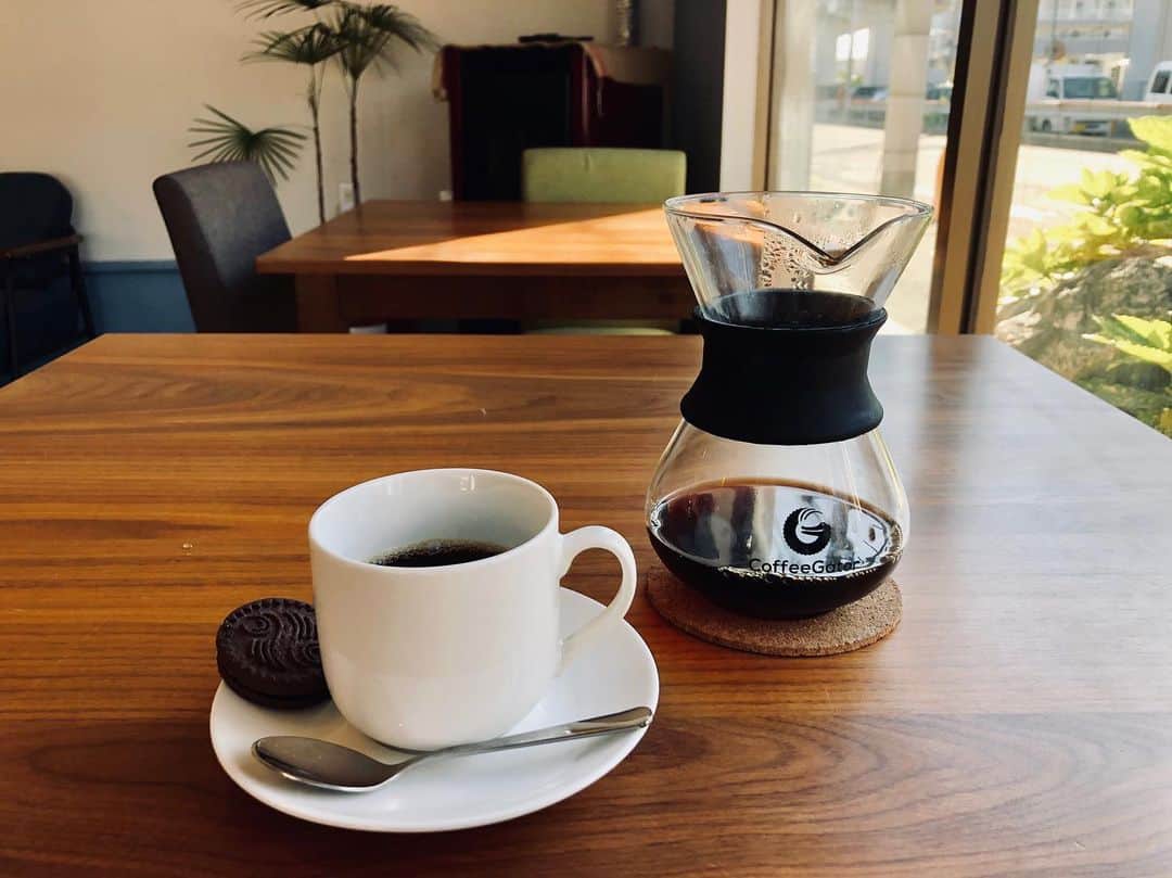 石井輝明さんのインスタグラム写真 - (石井輝明Instagram)「白鷺。 めちゃめちゃ良かった。 時間がなかったからコーヒー飲んで飛び出したけど、もう少しゆっくりしたかった。  #sanguancoffee #cafe #coffee #カフェ #大阪カフェ #白鷺カフェ #カフェ芸人 #懐かしい場所にあった #よく通ってた310沿い #こんなオシャレなカフェが出来るなんて #そしてこんなオシャレなカフェに行くなんて #あの頃の僕は思ってなかった #久しぶりのガラスに映るあたくし」5月7日 18時59分 - comandanteishii