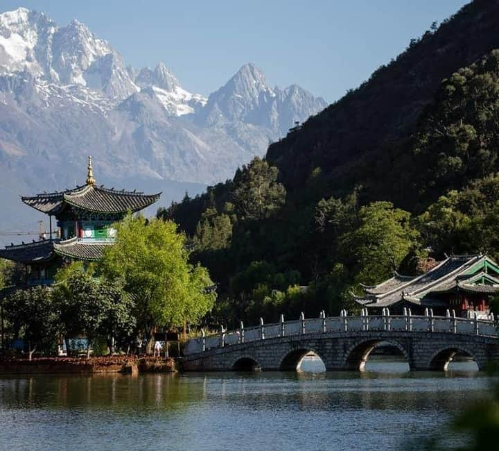 Lonely Planetさんのインスタグラム写真 - (Lonely PlanetInstagram)「This tranquil scene of Jade Dragon Snow Mountain in #China's #Yunnan province was captured by #LonelyPlanet author @slioy, whilst on a recent assignment. 👌」5月7日 19時00分 - lonelyplanet