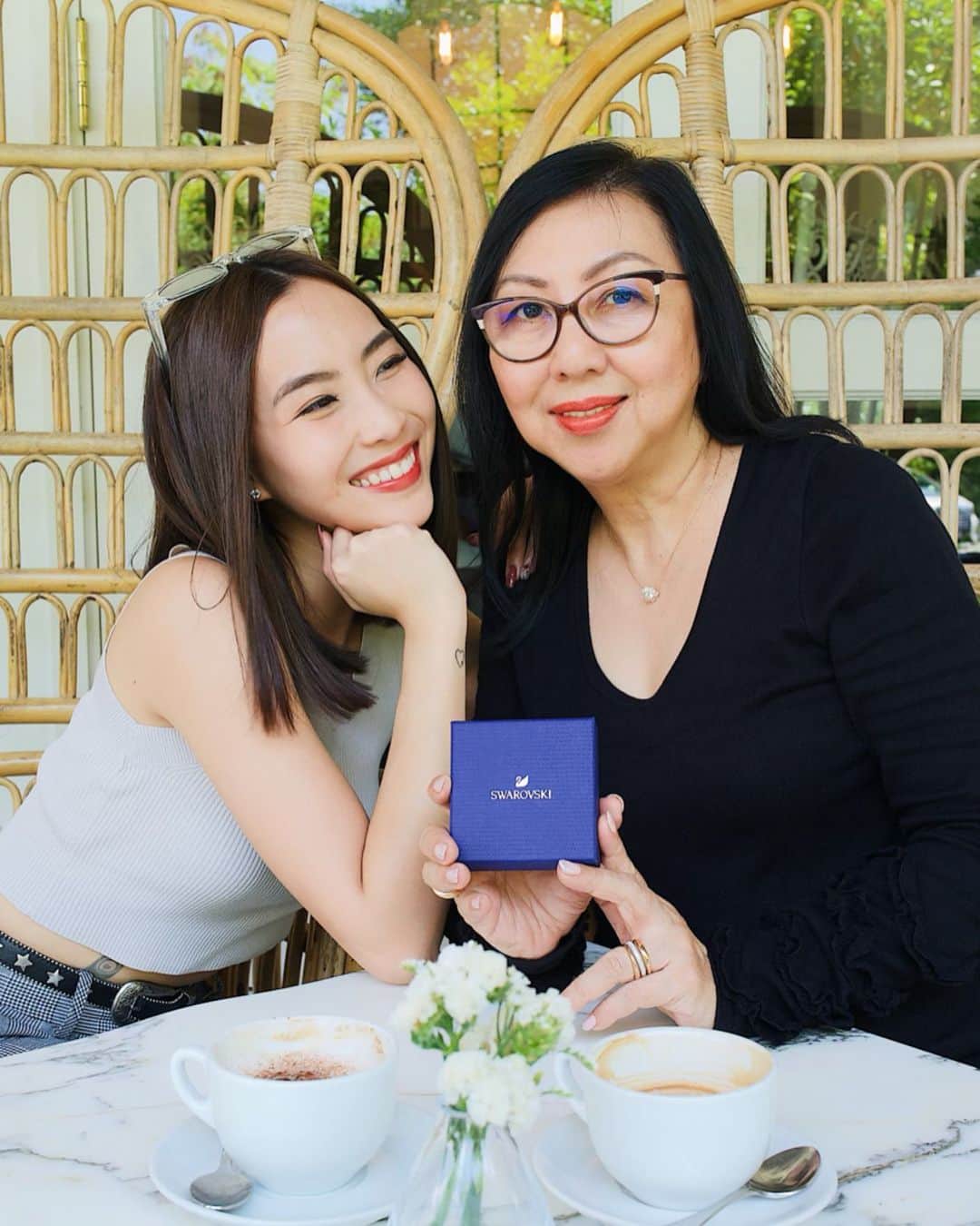 ソニアのインスタグラム：「Here’s to the top lady in my life - MOMMA CHEW! She waited 8 years to have me... now she’s stuck with me forever 🤪 This pendant from @swarovski represents all the qualities I love about her - optimistic, brilliant and beautiful! Happy Mother’s Day!  #followyoursun #ad」