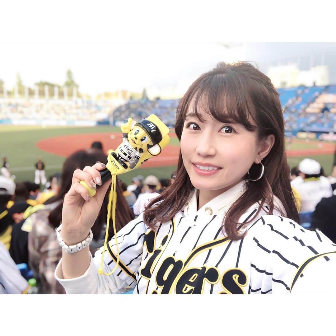 のインスタグラム：「【自称】勝利の女神⚾️🐯 神宮上陸！！！！！！！ ⁑ #神宮球場  #hanshintigers #阪神タイガース  #阪神ファン #今日は勝つ #ぶち破れオレがヤル  #野球 #野球好き #まりなる #津田麻莉奈」