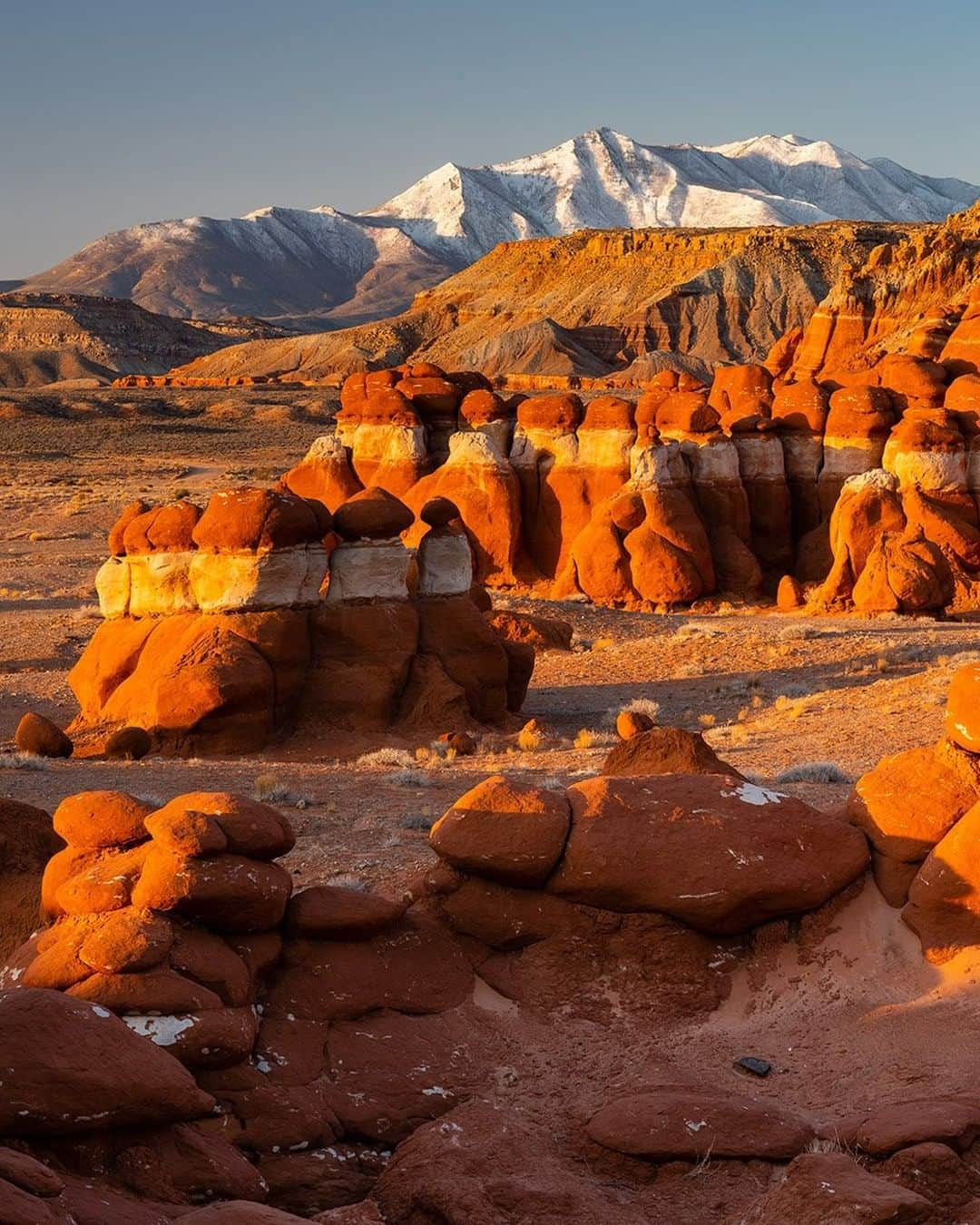 National Geographic Travelさんのインスタグラム写真 - (National Geographic TravelInstagram)「Photo @stephen_matera | There are countless canyons to explore and get lost in the area surrounding Hanksville, Utah, some more accessible than others. Butch Cassidy and The Wild Bunch hid out in Robber's Roost Canyon, tributary of the Dirty Devil River (not show here) to lay low after robberies. Follow me @stephen_matera for more images like this from Utah and around the world. #slotcanyon #dirtydevil #desert」5月7日 19時11分 - natgeotravel