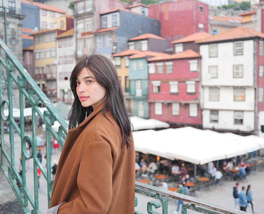 アン・カーティスのインスタグラム：「Spent our last day in the romantic city of Porto. Wish I had more time to see the city by foot and walk throught the many different winding streets and alleys. Safe to say it is a city I would like to visit again ❤」