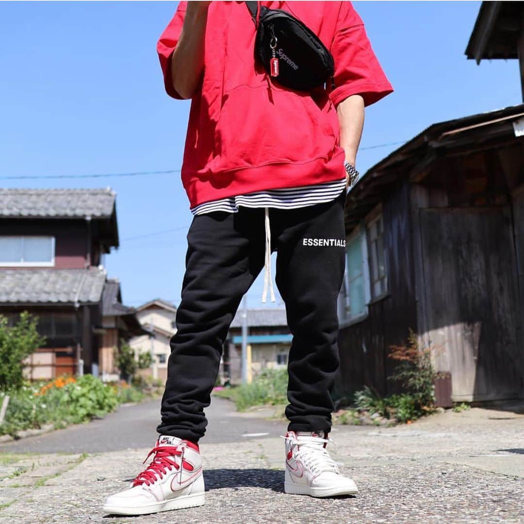 のインスタグラム：「. . . #ジャパスニピックアップ . . . model➡️ @kaname_0214 👟 #NIKE #Jordan1 を使った#スニーカーコーデ ✨✨ ぜひ皆さんも参考にしてみては？💥💥 . . . #ジャパスニ #ジャパスニ女子 #ジャパスニピックアップ #sneaker #kicks #スニーカー #スニーカーコーデ #スニーカー男子 #スニーカー女子 #ナイキ #ナイキスニーカー #Jordan #Jordan1 #jordan1universityred #supreme #supremenyc #シュプリーム #fearofgod #fog」