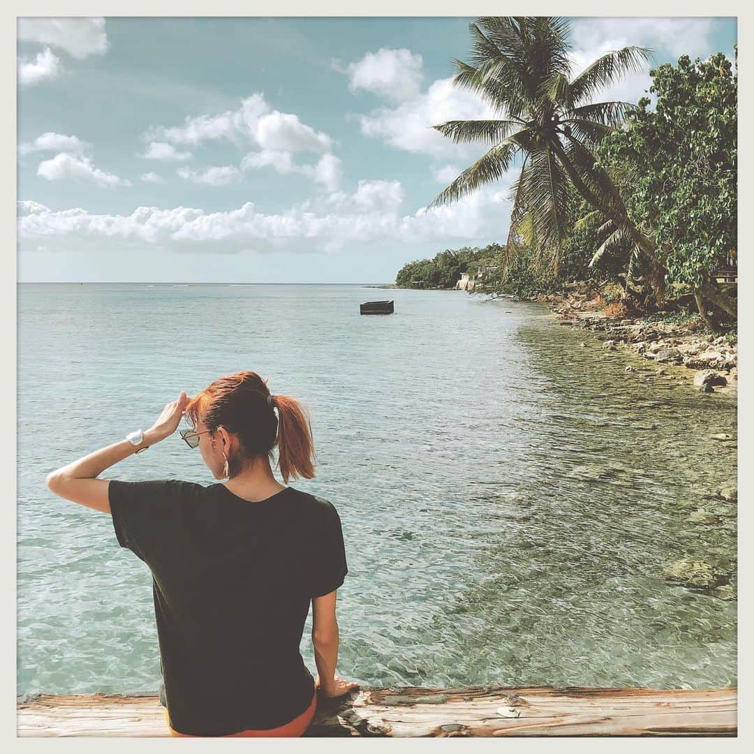 EMILY/BLUEさんのインスタグラム写真 - (EMILY/BLUEInstagram)「またぜひとも 行きたいグアム😊🌴 グアムにまで持って行ったハワイのお友達が作っているハワイコスメ♡ このミストを汗かいた顔にシュシュシュっと！ 気持ち良いー♡ 持ち運びに便利なサイズ感も旅行中だとなお嬉し♡ #guam #trip #outfit #ootd #beach #hawaii #instafashion #カジュアルコーデ #ママコーデ #ママファッション #ファッション #コーディネート #グアム #旅 #旅行 #タビジョ #ビーチ #ハワイ #コスメ」5月7日 19時40分 - emilybluejewelry0220