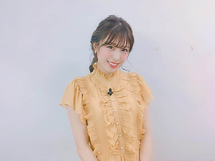 小嶋菜月さんのインスタグラム写真 - (小嶋菜月Instagram)「黄色🌼 . . ボタンのところが パールになってて可愛いよね☺️💗 . . ふりふりも 大人かわいい感じでタイプでした❣️ . . 春になると 黄色とかピンクとか着たくなる〜🌷 . . #衣装 #ワンピース #👗#洋服 #パール #黄色」5月7日 19時41分 - kojimanatsuki_offical