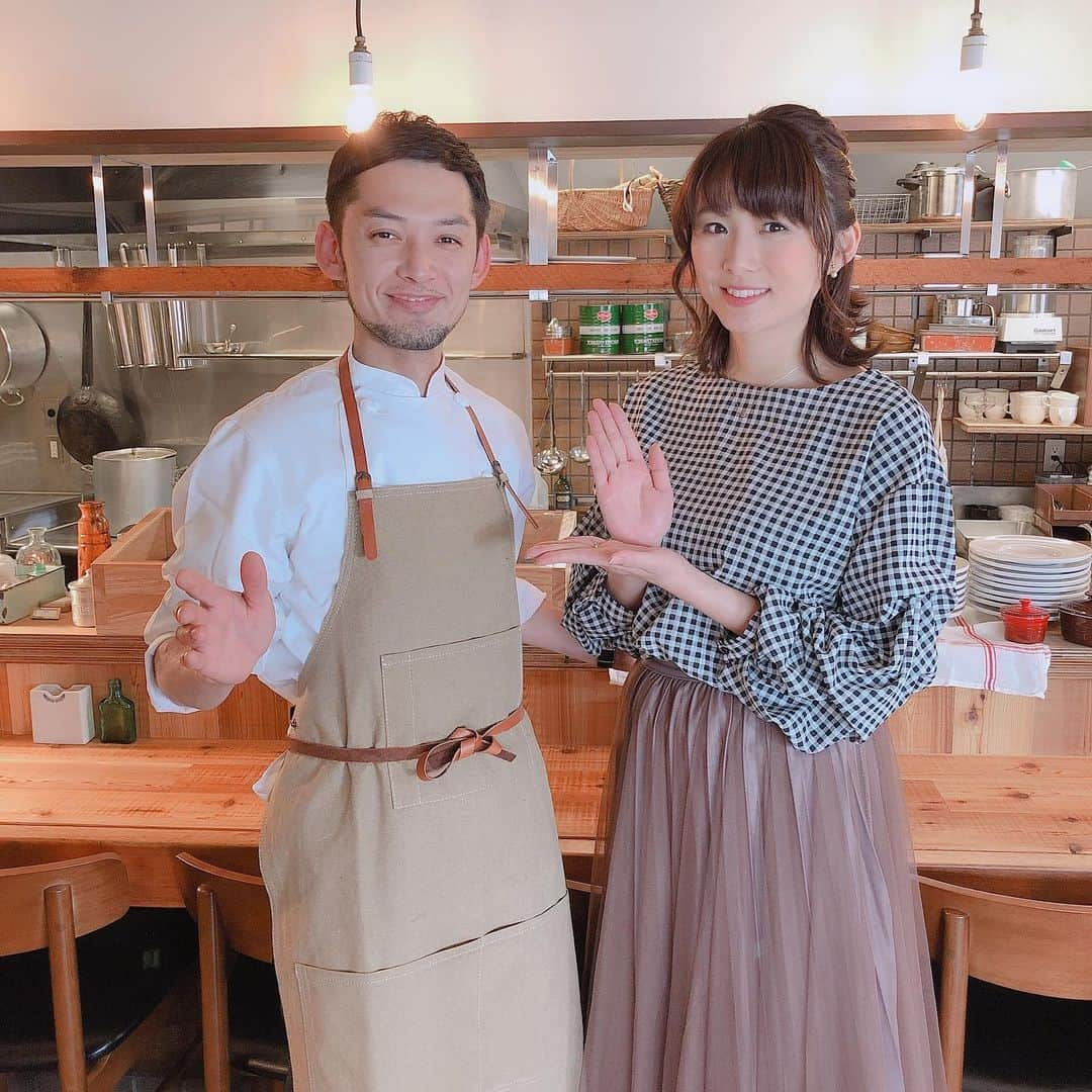 今井美穂さんのインスタグラム写真 - (今井美穂Instagram)「今夜も北原里英コーチの登場です😊💕﻿ 恋愛話とか😍﻿ 公開を控えている映画のウラ話だったり♪﻿ 楽しくお話しお聞きしました〜😆﻿ ﻿ けやき通りに新しくオープンした﻿ 食堂もりしげさんのオムライスに続き﻿ 今夜はパフェを頂きますよ〜❤️﻿ ﻿ 今夜23時56分﻿ BSN新潟ジョシ部﻿ ﻿ ぜひご覧ください😊﻿ ﻿ #今夜放送﻿ #新潟ジョシ部﻿ #BSN新潟放送﻿ #深夜バラエティー﻿ #飯テロ﻿ #スイーツ#パフェ﻿ #食堂もりしげ﻿ #北原里英 コーチ」5月7日 19時42分 - imaimiho1209