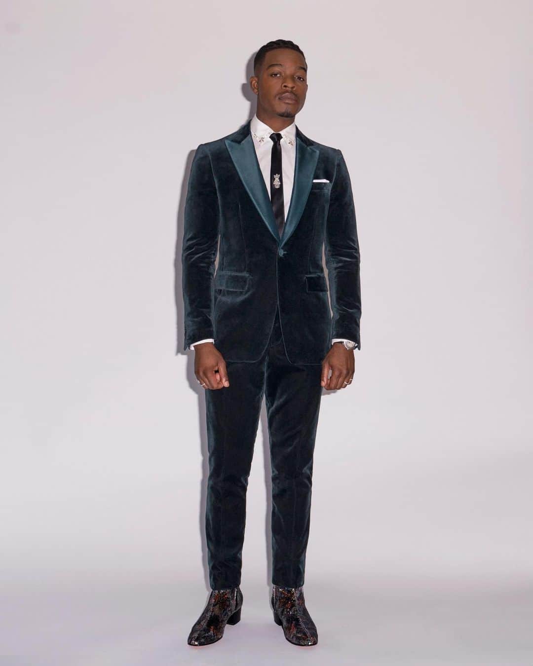 Burberryさんのインスタグラム写真 - (BurberryInstagram)「Canadian actor #StephanJames wears new #Burberry tailoring to the #MetGala. Dressed in a bespoke English-fit tuxedo in green velvet with silk grosgrain lapels. Worn with a green silk grosgrain tie with hand-embroidered crystals . Styled by @apuje . The Metropolitan Museum of Art, New York. 06.05.19 . #MetCamp」5月7日 19時56分 - burberry
