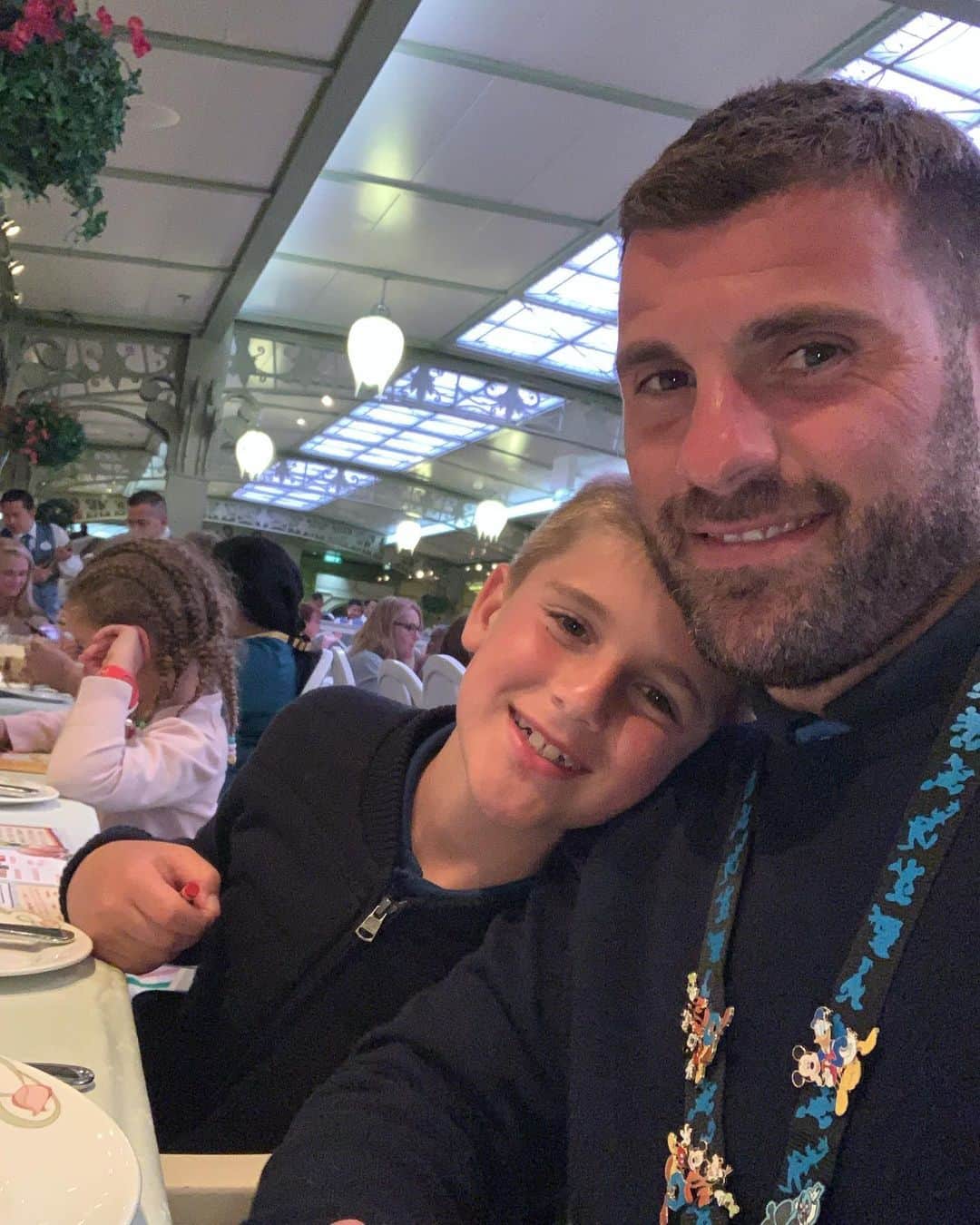 アントニオ・ノチェリーノのインスタグラム：「Buon compleanno amore grande della mia vita 🎉🎊🎉🎊🎉🎊❤️❤️❤️#10anni  ti amo cochino」