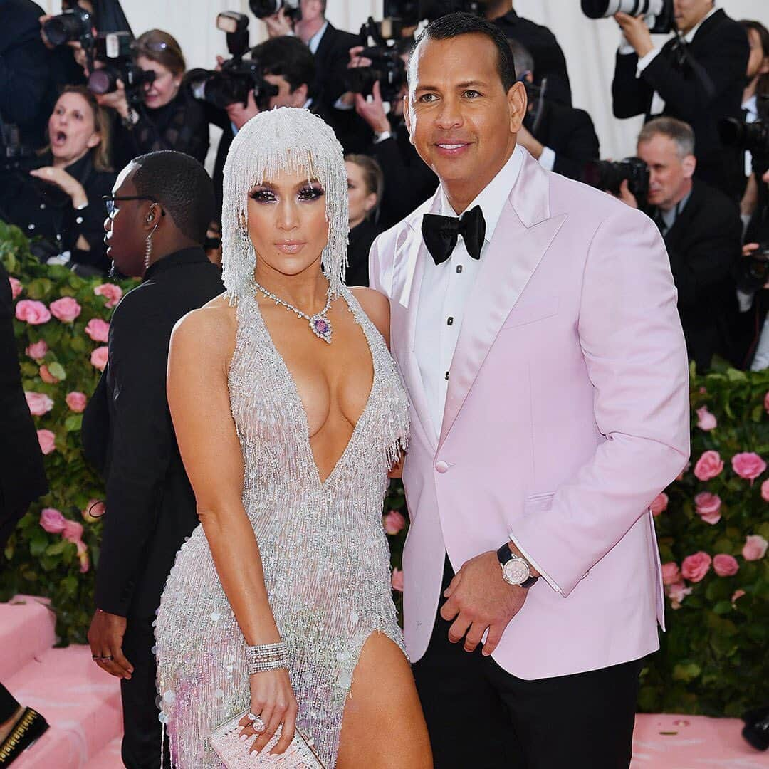 ハリー・ウィンストンさんのインスタグラム写真 - (ハリー・ウィンストンInstagram)「Power couple @jlo and @arod showed us how to make an entrance at last night’s #MetGala dressed in #HarryWinston. #JewelerToTheStars #HWSecrets #HighJewelry . . . On Alex Rodriguez:  Harry Winston Ocean Biretrograde 42mm Automatic 18k White Gold #timepiece Zalium and Diamond Shirt Studs  On Jennifer Lopez:  129.48 carat “Purple Dragon Necklace” featuring Purple Sapphire and Diamonds Vintage 1972 #Diamond Chandelier Earrings Secret Cluster Diamond Bracelets Cushion-Cut Diamond Ring  Sunflower Diamond Ring」5月7日 20時19分 - harrywinston