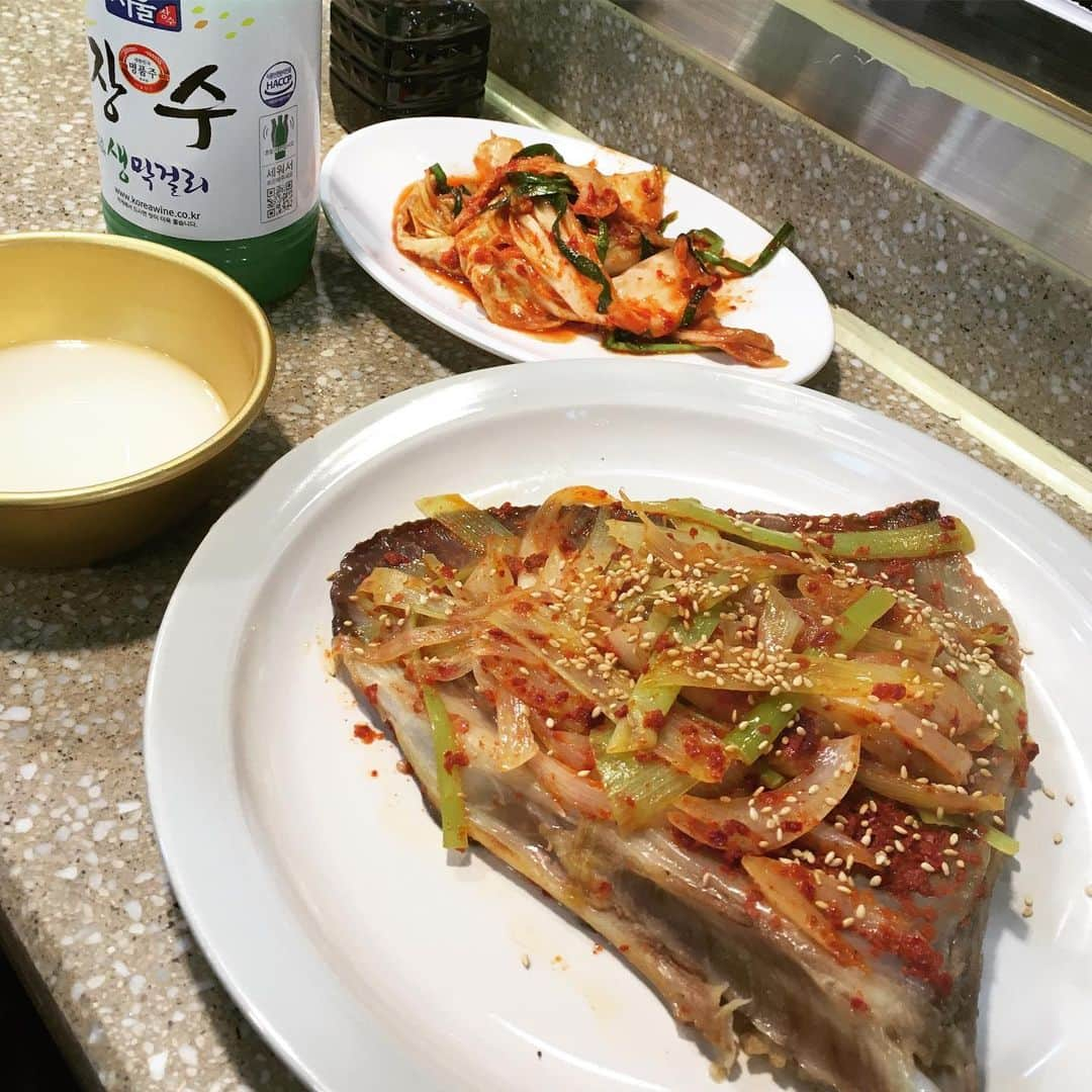 パク・ギュリさんのインスタグラム写真 - (パク・ギュリInstagram)「하산한 뒤에는 가오리찜이지 (Feat. 혼막걸리)」5月7日 20時18分 - gyuri_88