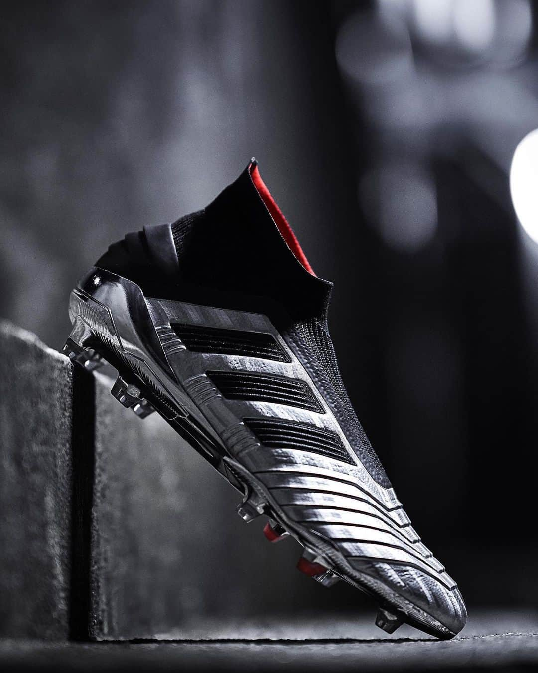 adidas Footballさんのインスタグラム写真 - (adidas FootballInstagram)「Fearless. Introducing the new #Predator 19+, exclusively available now through adidas and select retail partners. #DareToCreate . #Football #Soccer #adidasFootball」5月7日 20時21分 - adidasfootball