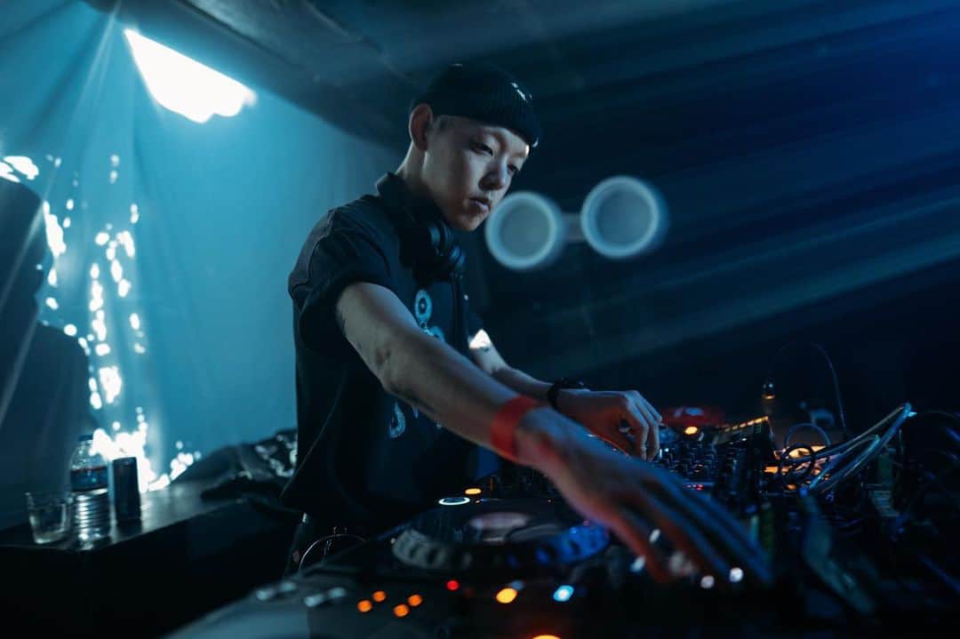 のインスタグラム：「👥🎊👥﻿﻿﻿﻿﻿﻿﻿﻿ ﻿﻿﻿﻿﻿﻿﻿﻿ - ROOM 4TH ANNIVERSARY -﻿﻿﻿﻿﻿﻿﻿﻿ ﻿﻿﻿﻿﻿﻿﻿﻿﻿ ■仝(tong) at CIRCUS OSAKA﻿﻿﻿﻿ ﻿﻿﻿﻿ 仝 それは記号の一種であり、それ自体に意味を持たない。 このイベントにコンセプトやテーマは存在しない。 否、存在しないという状態が存在する。 音の極地をさまよい歩く貴方の通過点であり終着点。﻿﻿﻿﻿ ﻿﻿﻿﻿﻿ -------------------------------------﻿-------﻿﻿﻿ Mars89 @_mars89﻿ ﻿-------------------------------------﻿-------﻿﻿﻿﻿﻿﻿﻿﻿﻿﻿﻿﻿﻿ #room_jp」