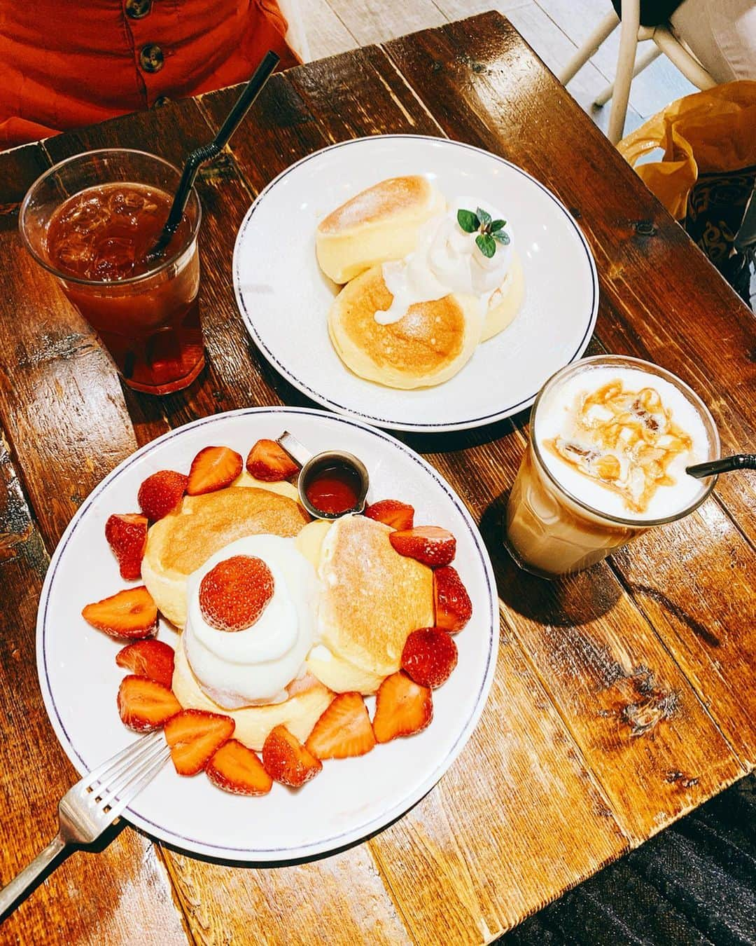 畑有里紗さんのインスタグラム写真 - (畑有里紗Instagram)「以前食べた @flippers.jp のパンケーキ🥞❤︎ いつも行列すごいけど 平日奇跡的に空いてたから行ってきた😋 もう終わっちゃってるけど 期間限定で🍓やったあまおうのふわもち包みと プレーンをシェアしたよ🍽 美味しすぎて一瞬やった🤤❤︎ また食べに行こーっと♬ . #フリッパーズ#flippers#パンケーキ#🥞#パンケーキ好き#カフェ#パンケーキ巡り#いちご#いちご大好き人間#幸せ#期間限定#奇跡のパンケーキ#フリッパーズ下北沢」5月7日 20時36分 - arii_m36