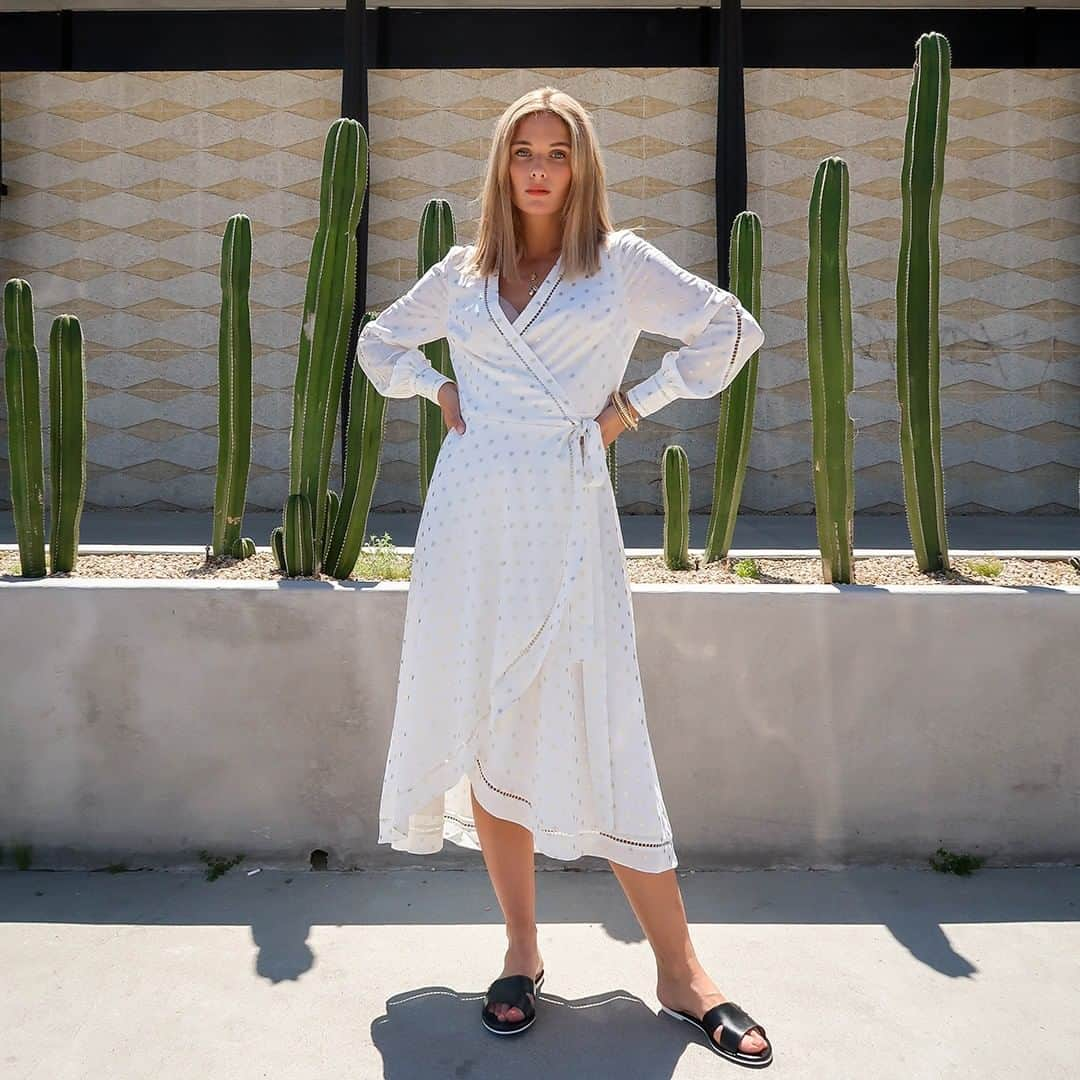 Ted Bakerさんのインスタグラム写真 - (Ted BakerInstagram)「HEVENLY by name, heavenly by nature. Add Ted's elegant wrap dress to your collection.  @naaomiross (Ladder trim dobby wrap dress: HEVENLY)」5月7日 20時30分 - tedbaker