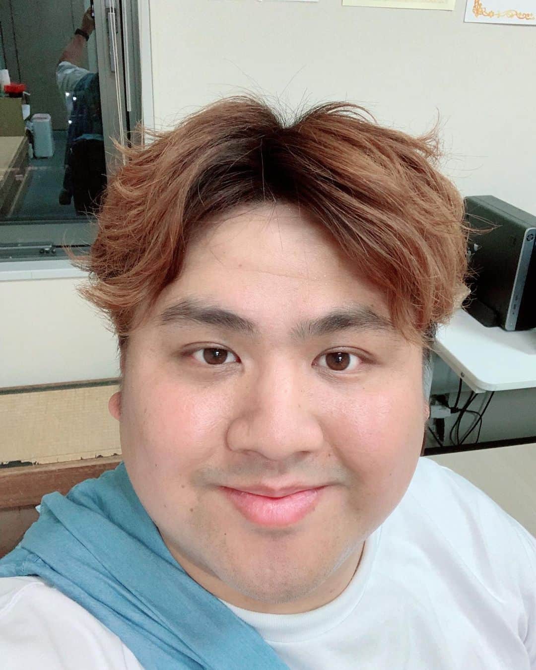 池田真一のインスタグラム：「マルセイユとゲストありがとうございました！ トーク、ネタ、コーナー全部楽しかったです！ ネタ中タグがコップ一杯分ぐらいのヨダレ垂らしてすみませんでした！ 5月25日単独ライブ来て下さいー！ 今日もセンター分けは賛否両論ありました😆」