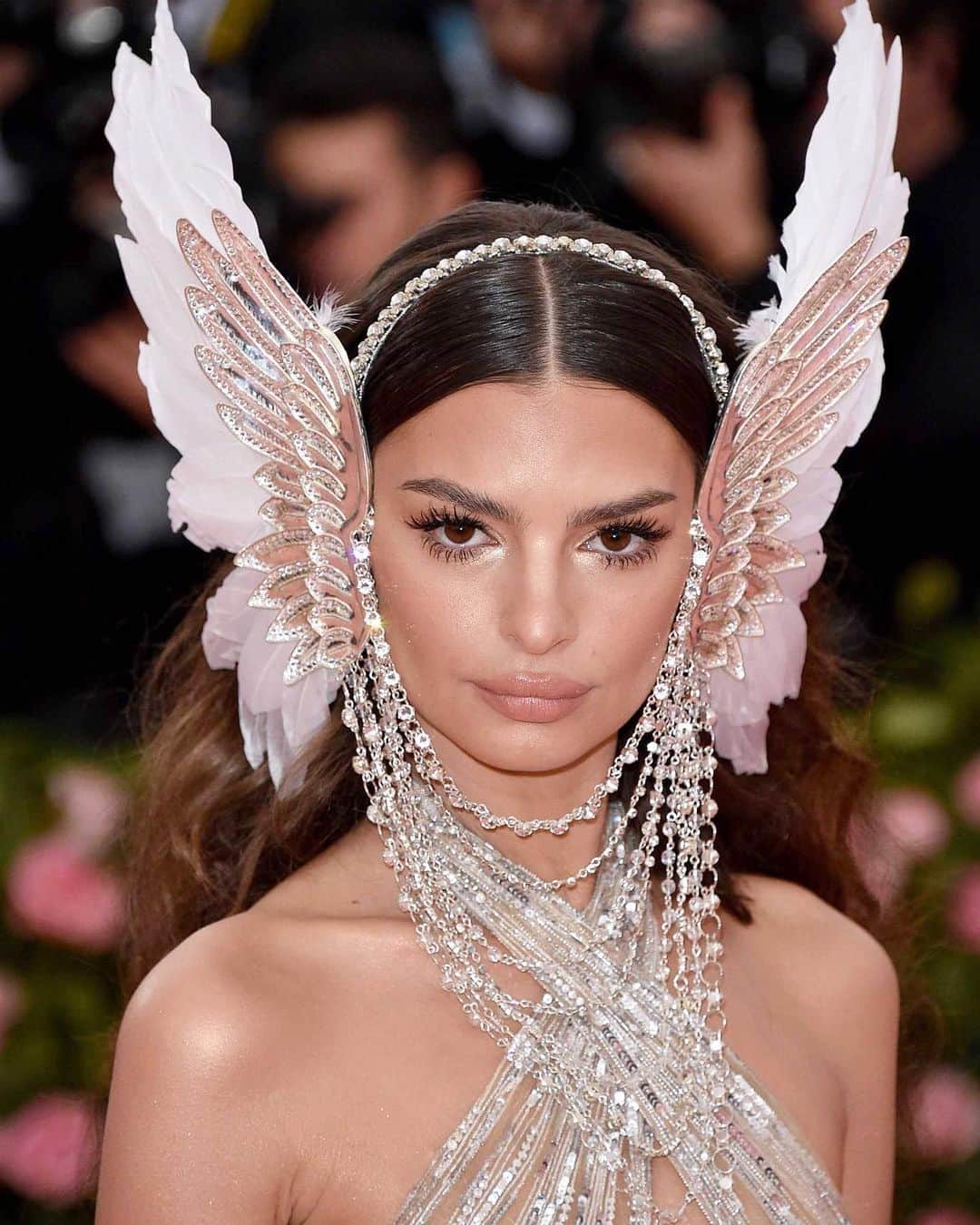 British Vogueさんのインスタグラム写真 - (British VogueInstagram)「From a seriously exaggerated sky-blue smokey eye, to a gold sculptural headdress and candy-pink hair, colour was the name of the game, as seen on #GigiHadid, #LadyGaga, #TraceeEllisRoss, #BellaHadid, #EmilyRatajkowski, #LaverneCox, #AdutAkech. See the best beauty looks via the link in bio.」5月7日 20時34分 - britishvogue