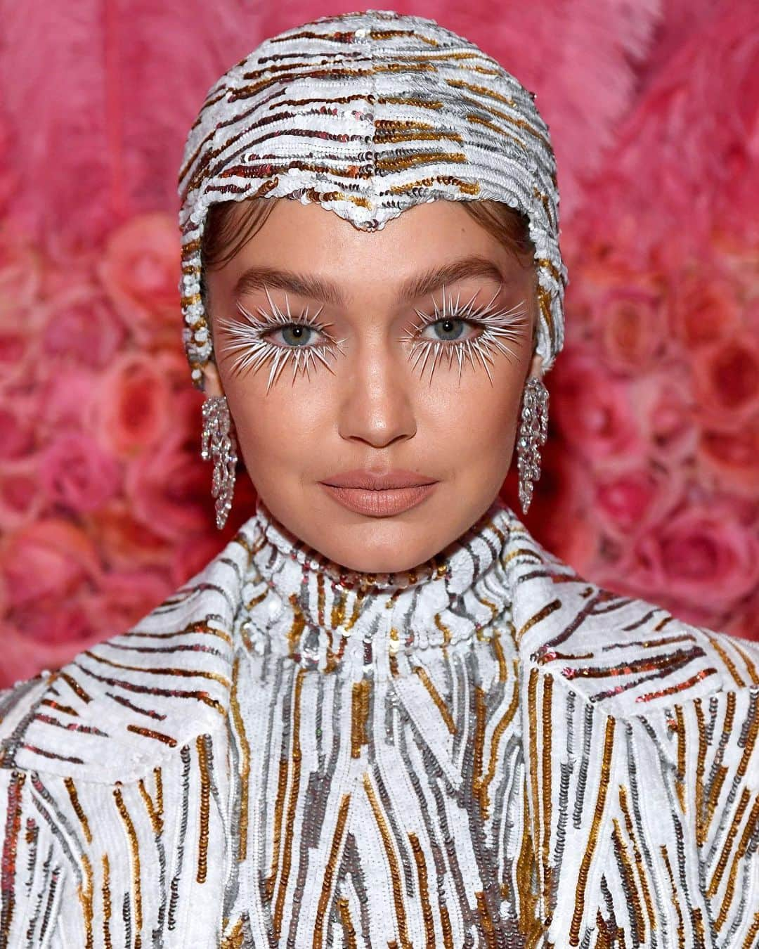 British Vogueさんのインスタグラム写真 - (British VogueInstagram)「From a seriously exaggerated sky-blue smokey eye, to a gold sculptural headdress and candy-pink hair, colour was the name of the game, as seen on #GigiHadid, #LadyGaga, #TraceeEllisRoss, #BellaHadid, #EmilyRatajkowski, #LaverneCox, #AdutAkech. See the best beauty looks via the link in bio.」5月7日 20時34分 - britishvogue