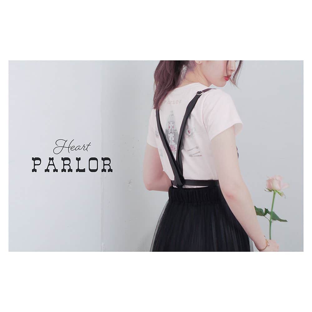 今井キラのインスタグラム：「New❤️﻿ T-shirt﻿ Heart PARLOR﻿ ﻿ パターンからオリジナルで制作した全面プリントTシャツ❣️﻿ ﻿ 【サイズ】﻿ 着丈 44cm﻿ バスト 81cm﻿ 肩幅 34cm﻿ 袖口周り 一周31cm(平置き時15.5)﻿ ﻿ 【素材】﻿ ポリエステル 60%﻿ 綿 35%﻿ ポリウレタン 5%﻿ ﻿ 7400円＋税﻿ ※Weekend PARLORとWebStoreでは7400円（税込）で販売します﻿ ﻿ 5/11-5/12 #weekendparlor」