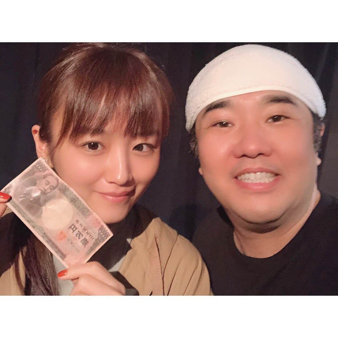 真下玲奈さんのインスタグラム写真 - (真下玲奈Instagram)「インパルス堤下さんが出演されている舞台「#夢の契」見てきました😍 . . もっているお金は舞台の小道具 よぉ〜く見ると夢の契ってかいてあったり、HYM銀行ってなってます。 . . #下北沢 #下北沢offoffシアター #演劇 #インパルス #堤下敦 さん #観劇記録 #飯坂泰子 さん #大村仁望 さん #川村美喜 さん #井吹俊信 さん #西村晋弥 さん #依田啓嗣  さん  #舞台へ #しもきた #えんげき」5月7日 20時42分 - r.mashitaaa.221