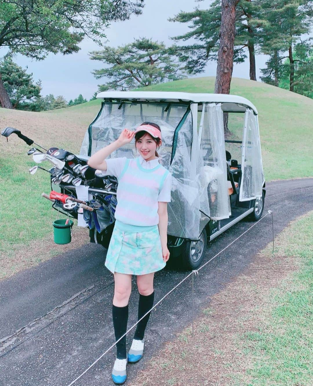 千代田唯さんのインスタグラム写真 - (千代田唯Instagram)「令和初ゴルフ⛳️✨ 前半はしゃっくりがとまらなくて、、、。笑 なんとか後半持ちなおして50台でした🌸楽しかったなぁ♡ 次こそはベスコー！！✨ ウッドが使えるようになりたい今日この頃。使いこなせないのが悩みです！！アドバイスあったら教えてください🙇‍♂️ きょうこちゃんゆかちゃんありがとう😊❤️ #ゴルフ #ゴルフ大好き #ゴルフ女子 #ゴルフ部 #ゴルフウェア  #ゴルフコーデ #マンシングウェア  #ゴルファー  #ゴルフしたい #武蔵丘ゴルフコース  #golf #golfwear  #golffashion  #golfstagram  #golfgirl #golfer  #munsingwear  #golfgo #高尔夫球 #골프」5月7日 20時47分 - chiyodayui0920