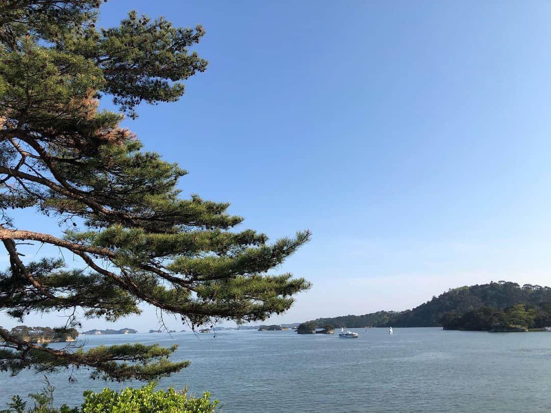 柏山奈々美さんのインスタグラム写真 - (柏山奈々美Instagram)「松島その② 海に反射する太陽の光が綺麗〜✨✨🌊 ずーっとデッキから海眺める私。  #松島 #海」5月7日 20時49分 - nanamikashiyama