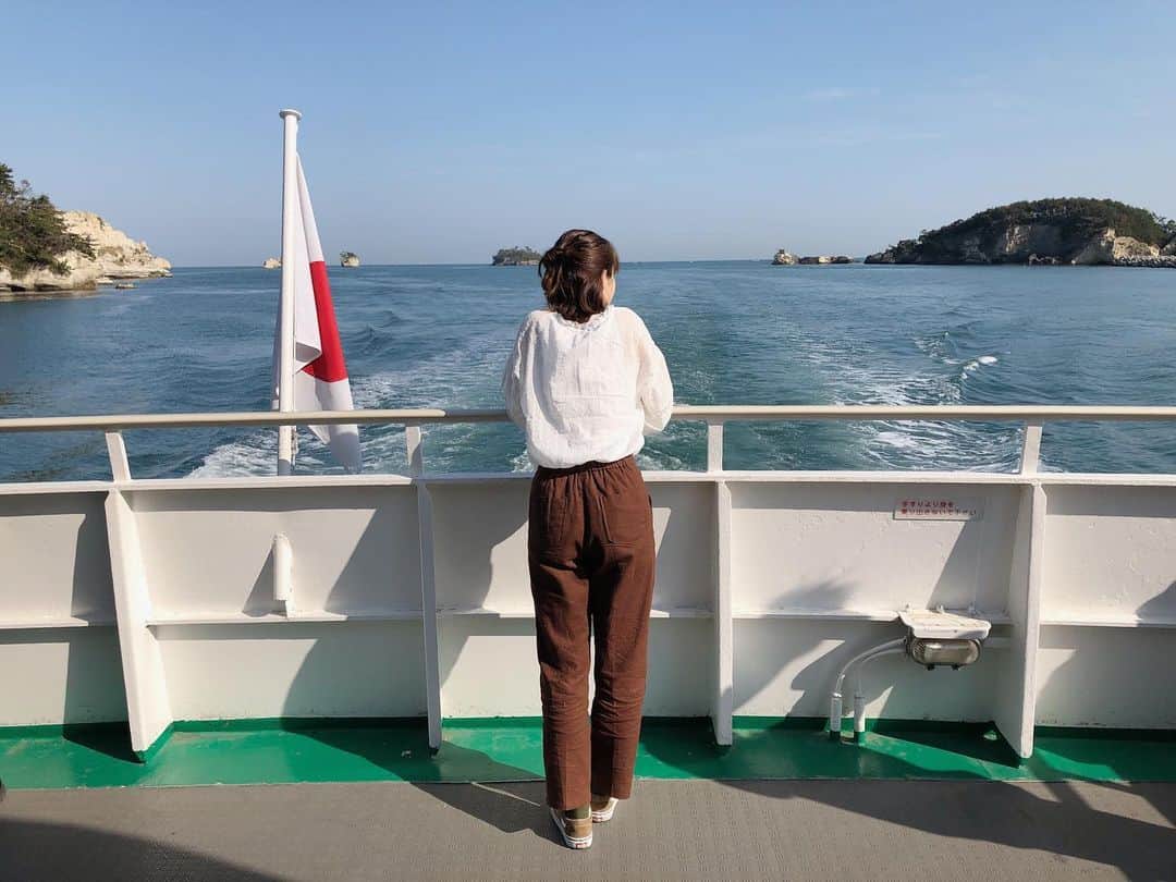 柏山奈々美さんのインスタグラム写真 - (柏山奈々美Instagram)「松島その② 海に反射する太陽の光が綺麗〜✨✨🌊 ずーっとデッキから海眺める私。  #松島 #海」5月7日 20時49分 - nanamikashiyama