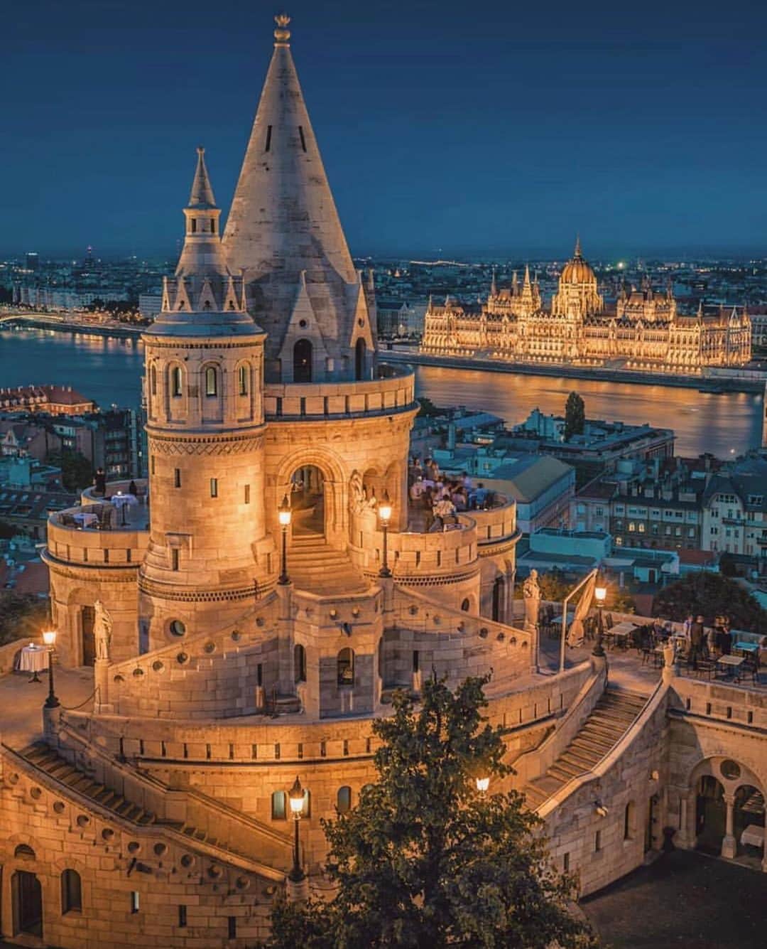 Awesome Wonderful Natureさんのインスタグラム写真 - (Awesome Wonderful NatureInstagram)「Budapest, Hungary Photo by @krenn_imre  #fantastic_earth」5月7日 21時00分 - fantastic_earth
