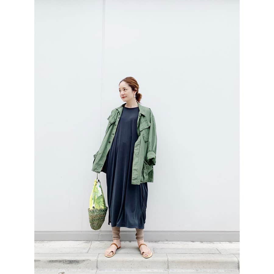 川島幸恵さんのインスタグラム写真 - (川島幸恵Instagram)「バックスタイルがお気に入り♡﻿ 着心地💯 ﻿ 肌寒い今の時期は、ジャケットやシャツを羽織ったスタイリングがおすすめです🌿﻿ ﻿ #SHENERY_official﻿ #dress #knitleggings #SHENERY﻿ #jacket #vintagemilitary﻿ #bag #marni ﻿ #sandals #eness﻿ #fashion #styling」5月7日 21時05分 - sachie118