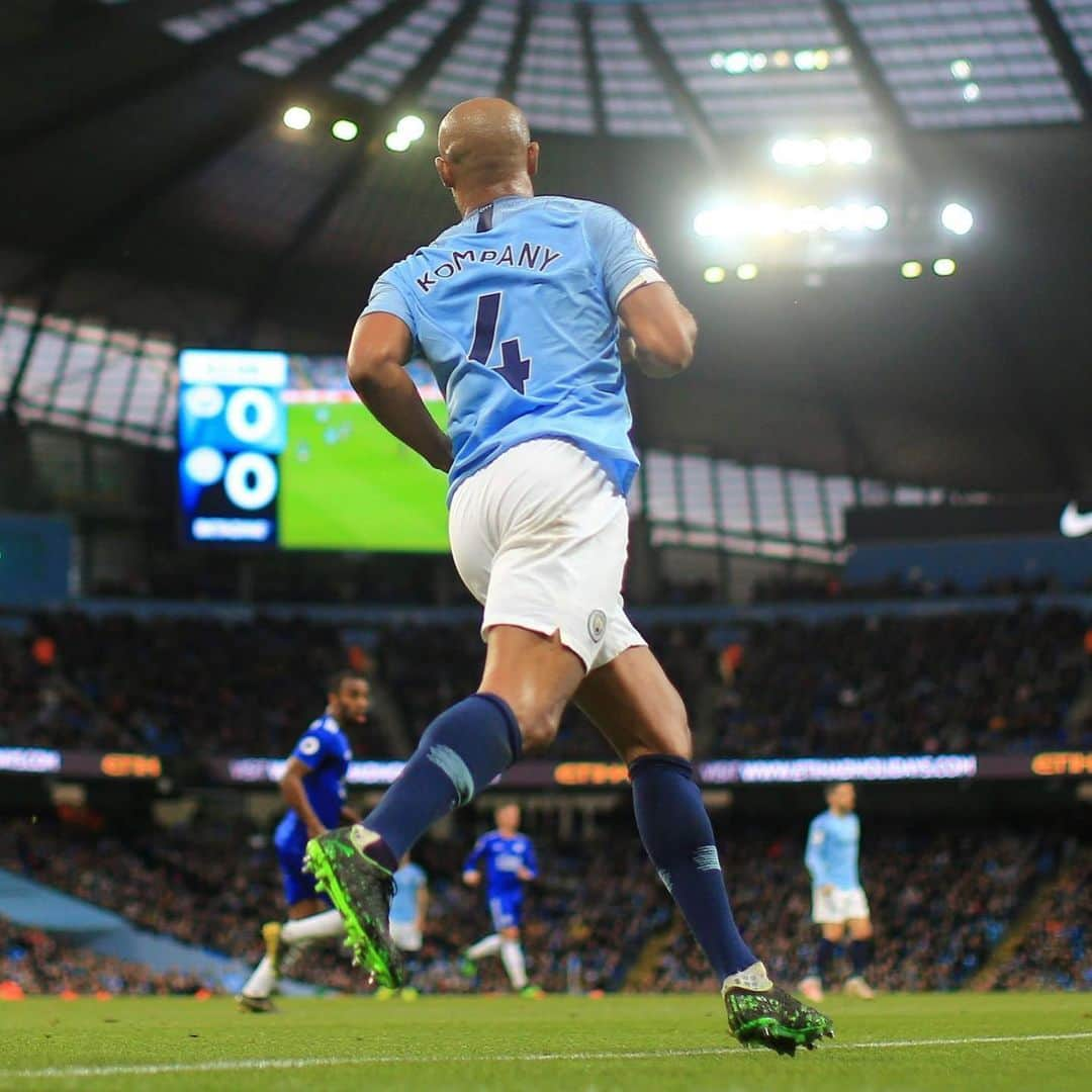 ヴァンサン・コンパニさんのインスタグラム写真 - (ヴァンサン・コンパニInstagram)「Keep going. #ManCity」5月7日 21時05分 - vincentkompany