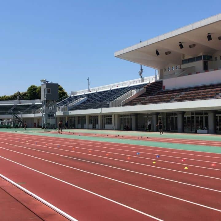中村明彦のインスタグラム：「週末は中京大混成ブロックに混ざってトライアル。良い種目もあれば そうでもないものも。。。。 日本選手権まであと1ヶ月！ 1 month to nationals!! #decathlon #longjump #training」