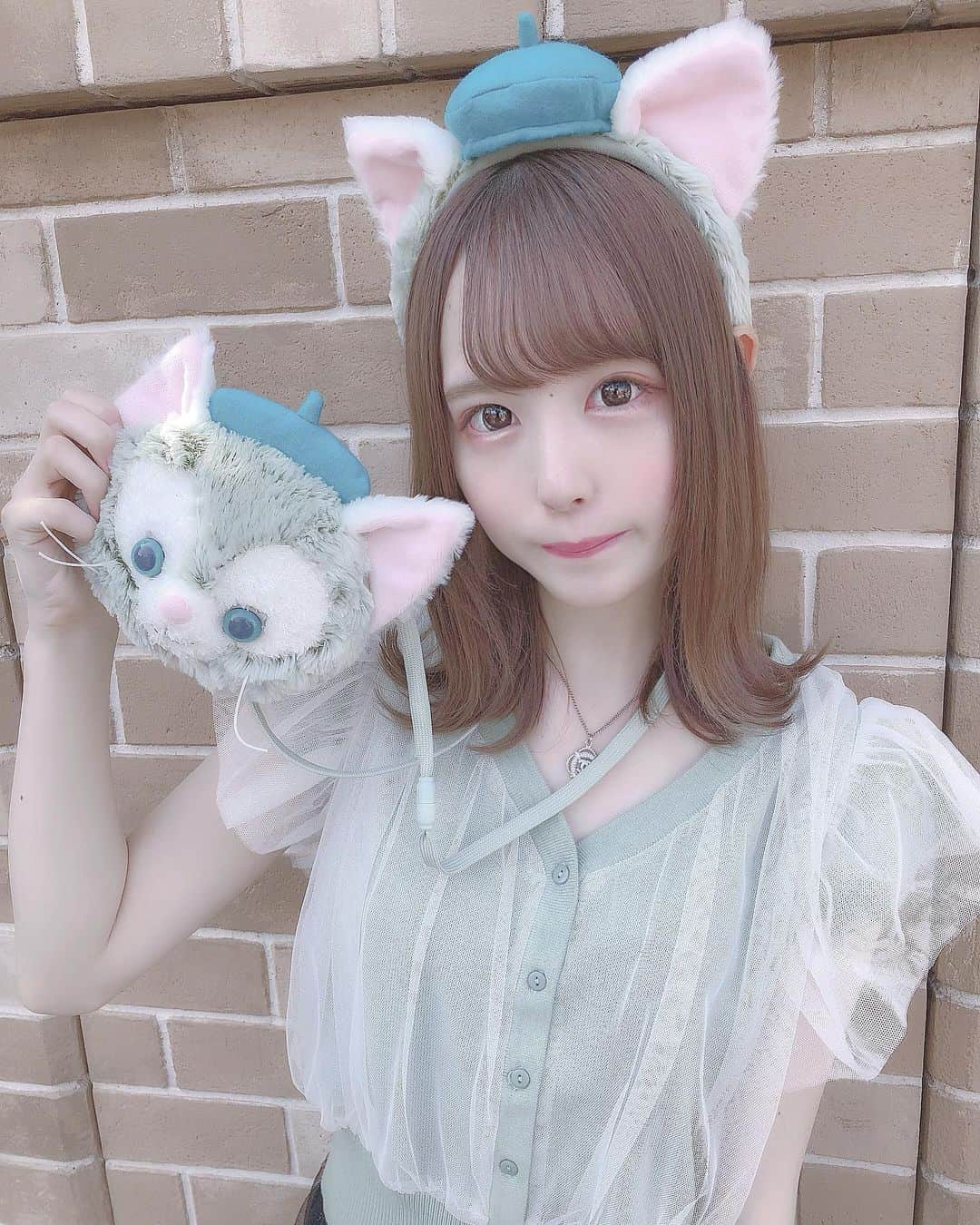 真城里帆さんのインスタグラム写真 - (真城里帆Instagram)「ジェラトーニくん🐱 . . . #東京ディズニーシー #ディズニーシー #disneysea #disneyworld #東京ディズニーリゾート #ジェラトーニコーデ #ジェラトーニ #ジェラトーニグッズ #ジェラトーニ服 #ダッフィーフレンズ #ディズニーコーデ #ディズニーシーコーデ #外ハネ #外ハネミディアム #外ハネロブ #eclin #エクラン #ルミネエスト新宿 #ルミネエスト #オレンジメイク #ディズニーイースター #ディズニー大好き #ディズニー好き #アッシュミルクティー #ミルクティーベージュ #ミルクティーアッシュ #ミルクティーブラウン」5月7日 21時20分 - riho_nonfic