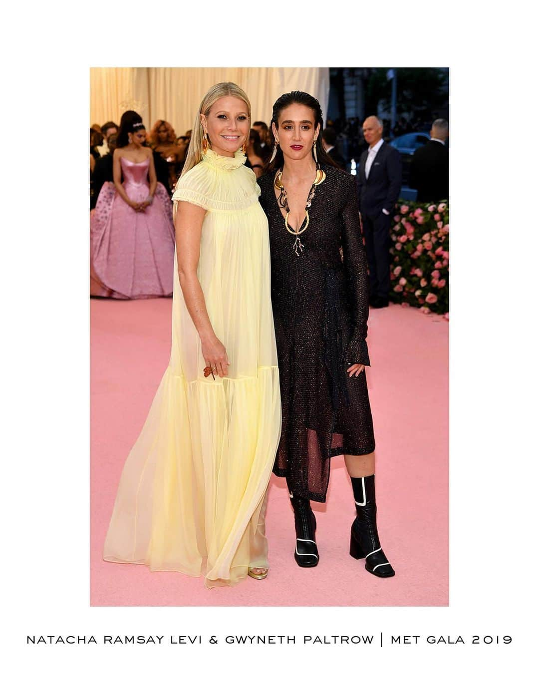 Chloéさんのインスタグラム写真 - (ChloéInstagram)「Together in Chloé, @GwynethPaltrow and @NRamsayLevi arrived at this year’s #MetGala in bespoke looks created by the in-house atelier.  Gwyneth's ethereal dress takes inspiration from the #chloeFW19 runway collection  #MetGala2019 #MetCamp #chloeGIRLS #chloe」5月7日 21時19分 - chloe