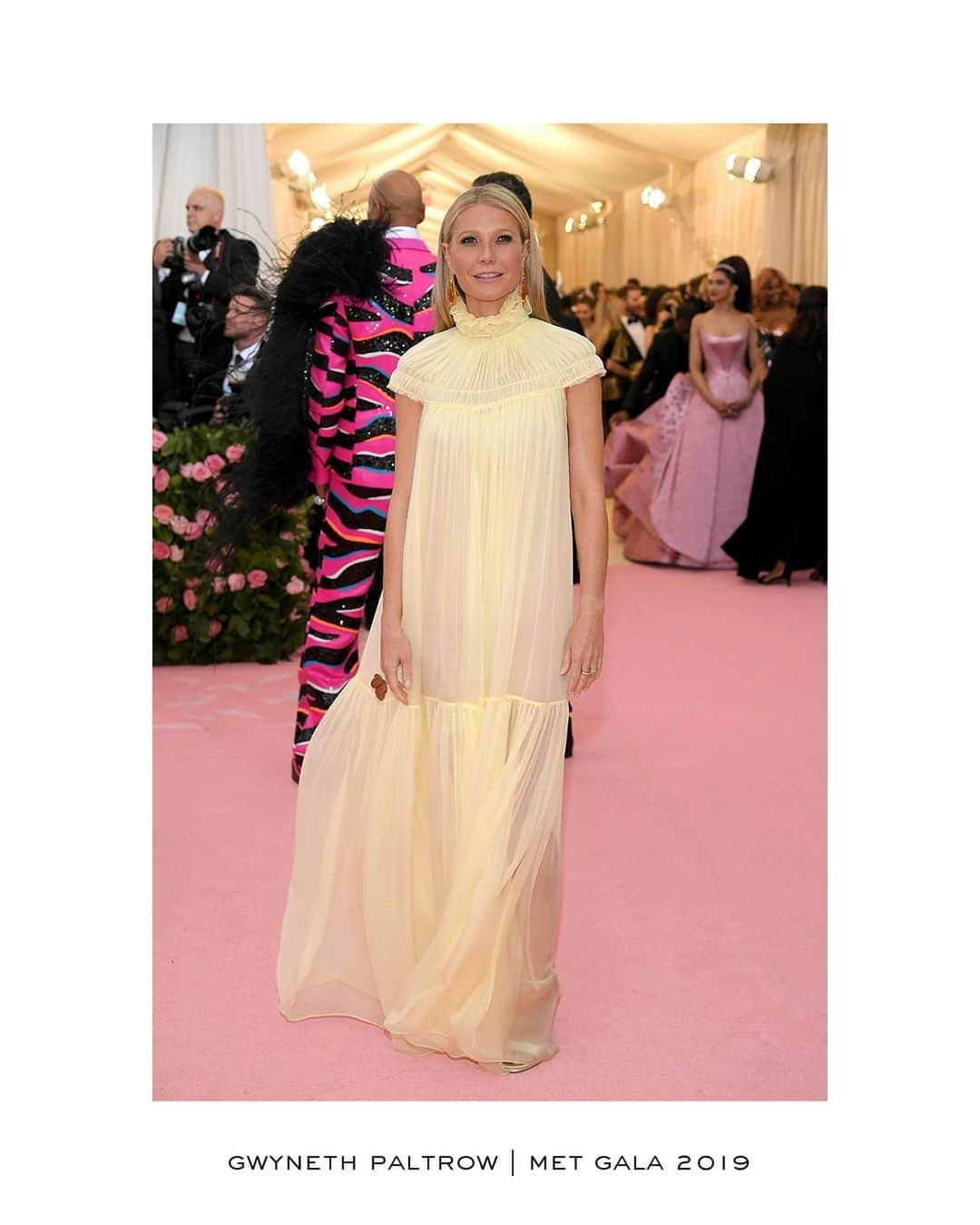 Chloéさんのインスタグラム写真 - (ChloéInstagram)「Together in Chloé, @GwynethPaltrow and @NRamsayLevi arrived at this year’s #MetGala in bespoke looks created by the in-house atelier.  Gwyneth's ethereal dress takes inspiration from the #chloeFW19 runway collection  #MetGala2019 #MetCamp #chloeGIRLS #chloe」5月7日 21時19分 - chloe