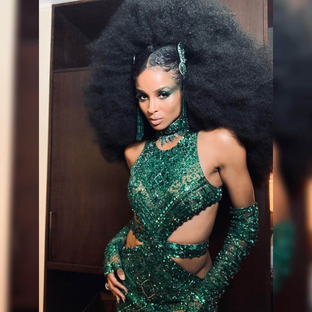 シアラさんのインスタグラム写真 - (シアラInstagram)「70’s Vibes. Emerald. Camp Glam. #MetGala」5月7日 21時23分 - ciara